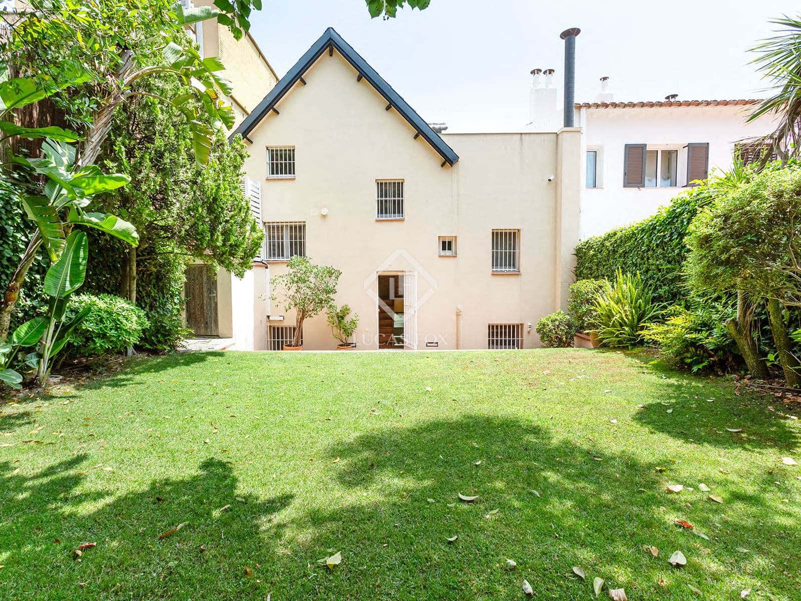 4 bedroom Villa for sale in Barcelona city with garage - € 2,250,000 (Ref: 9074523)