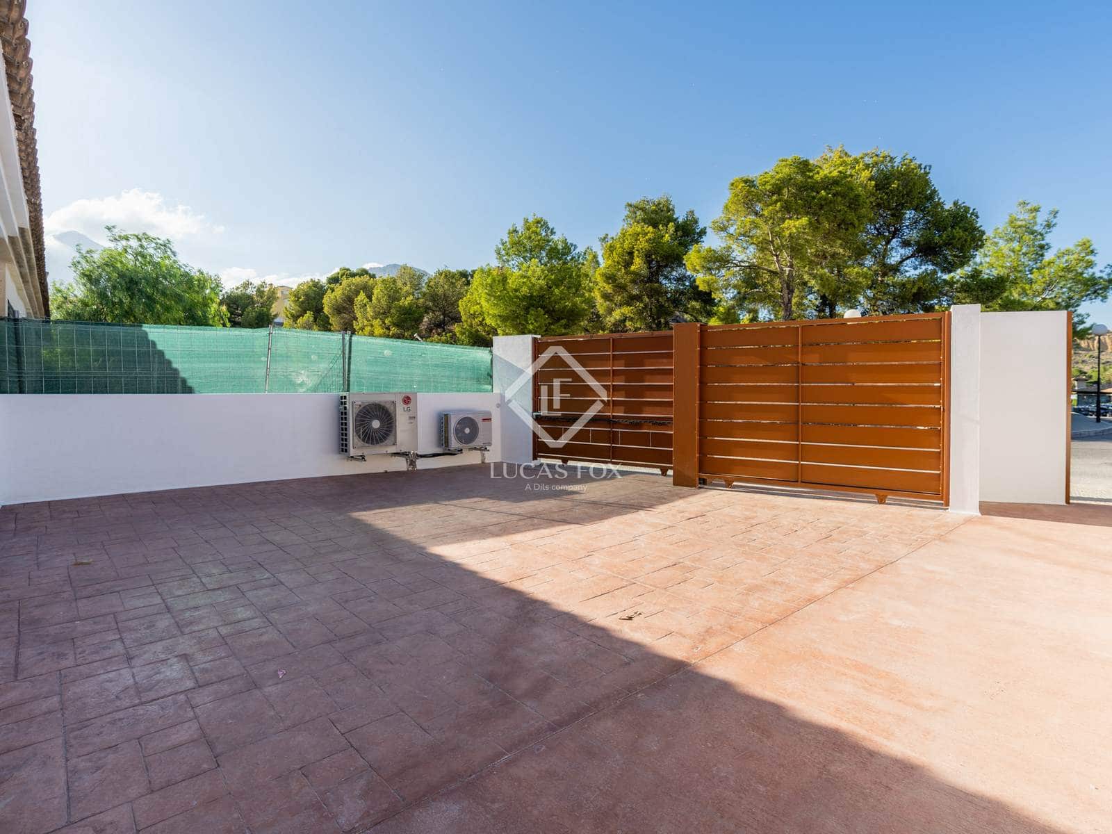 3 bedroom Villa for sale in La Nucia with pool garage - € 427,000 (Ref: 9076966)