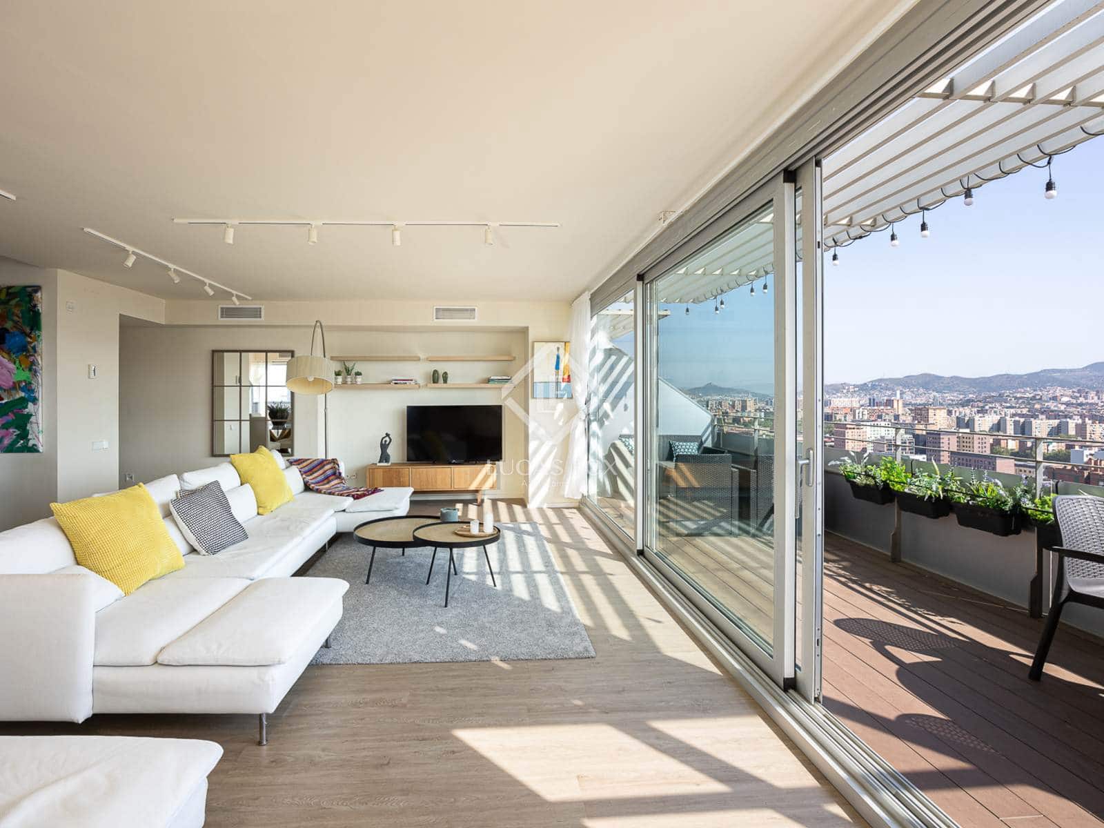 3 bedroom Penthouse for rent in Barcelona city with pool - € 5,700 (Ref: 9082658)
