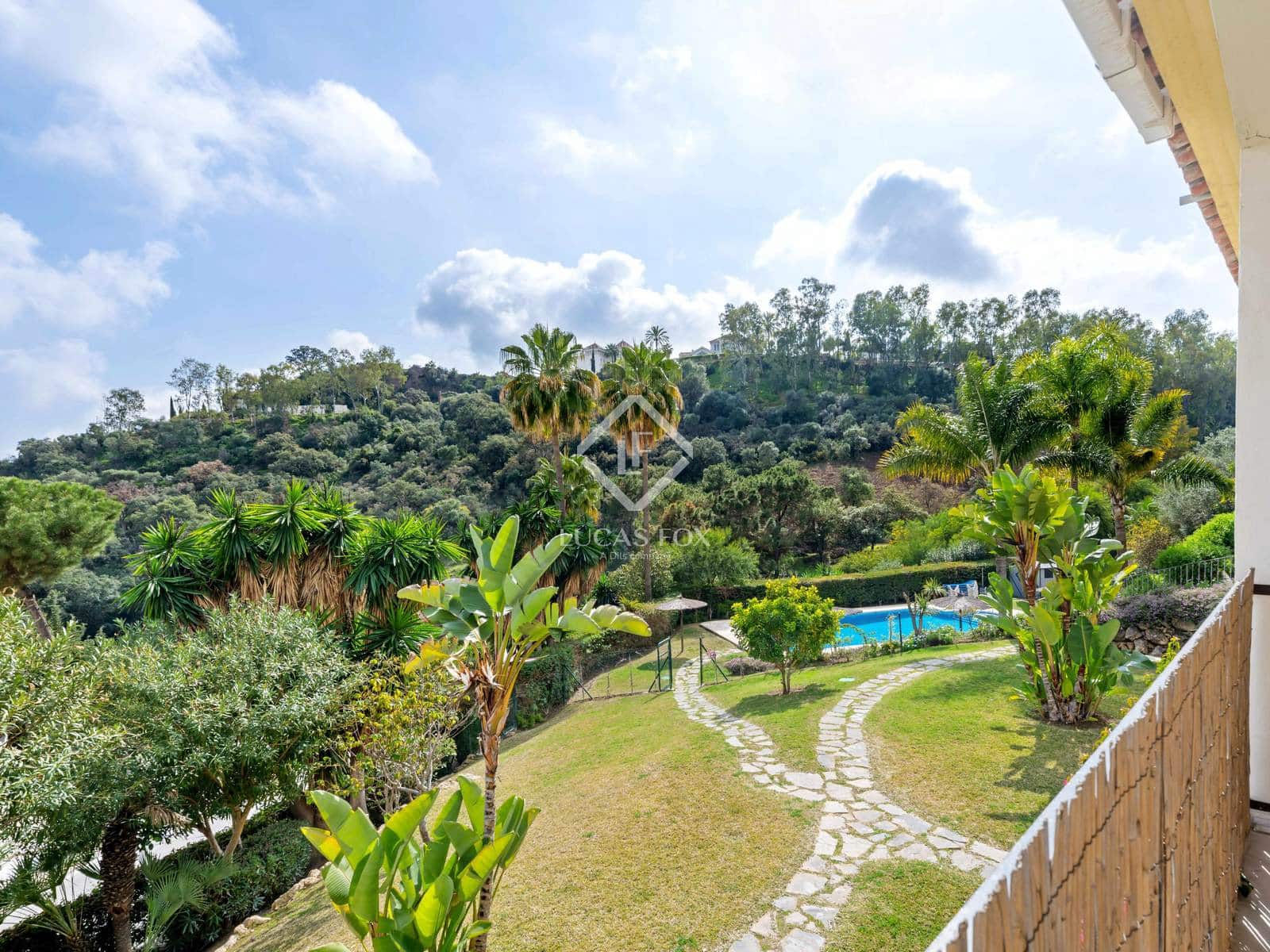 3 bedroom Apartment for sale in Benahavis with pool garage - € 469,000 (Ref: 9086072)