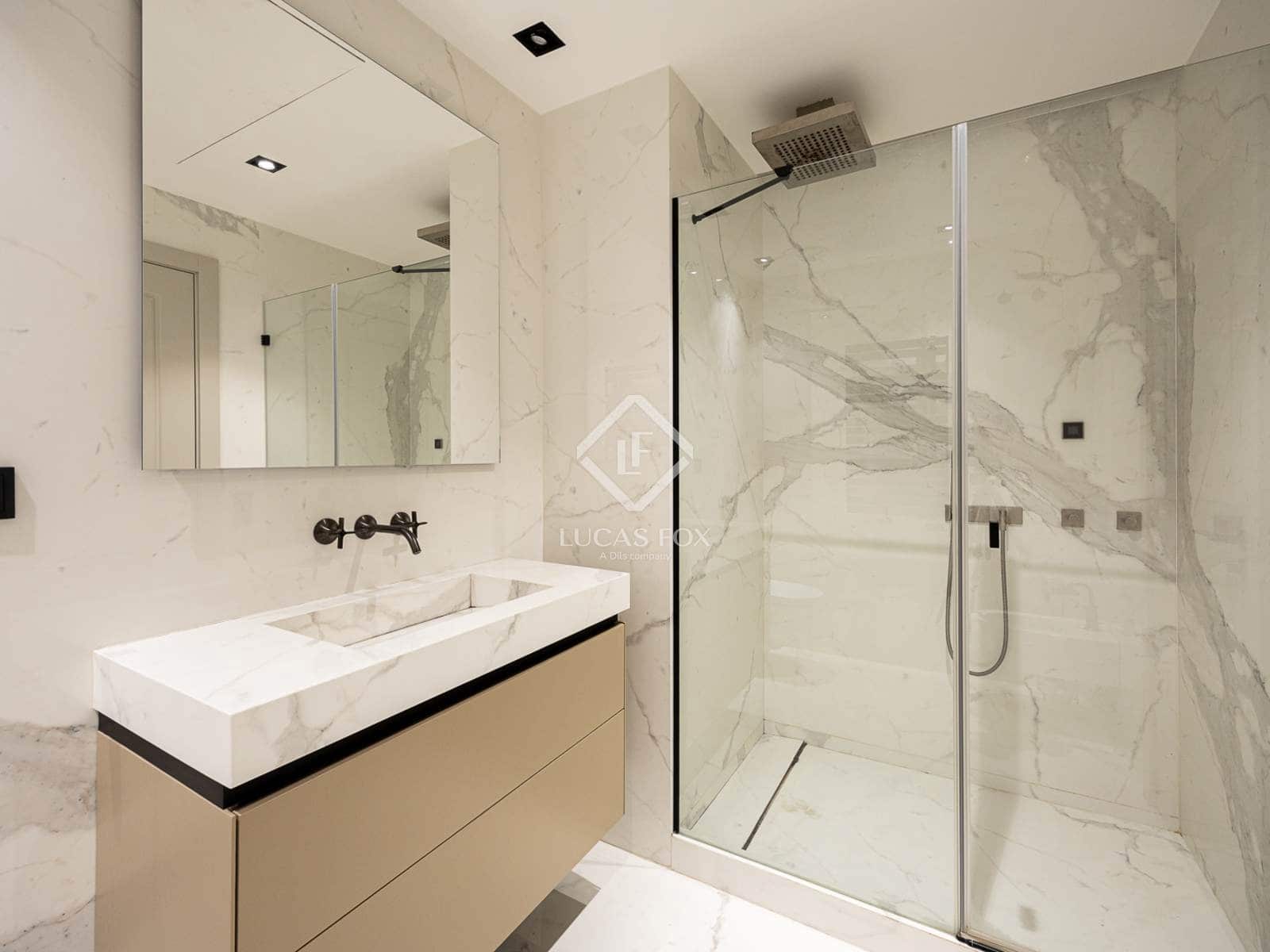 2 slaapkamer Appartement te huur in Barcelona stad - € 3.224 (Ref: 9087525)