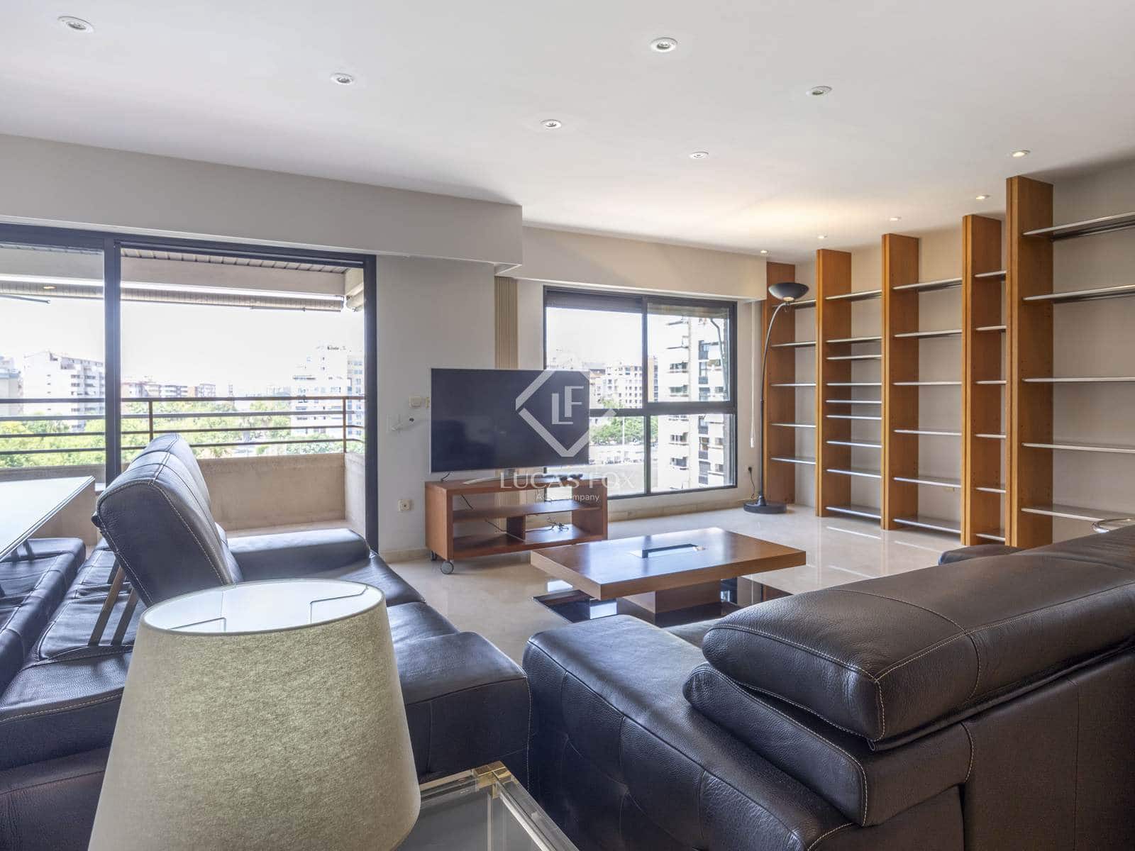 4 bedroom Apartment for rent in Valencia city with pool garage - € 3,500 (Ref: 9088434)