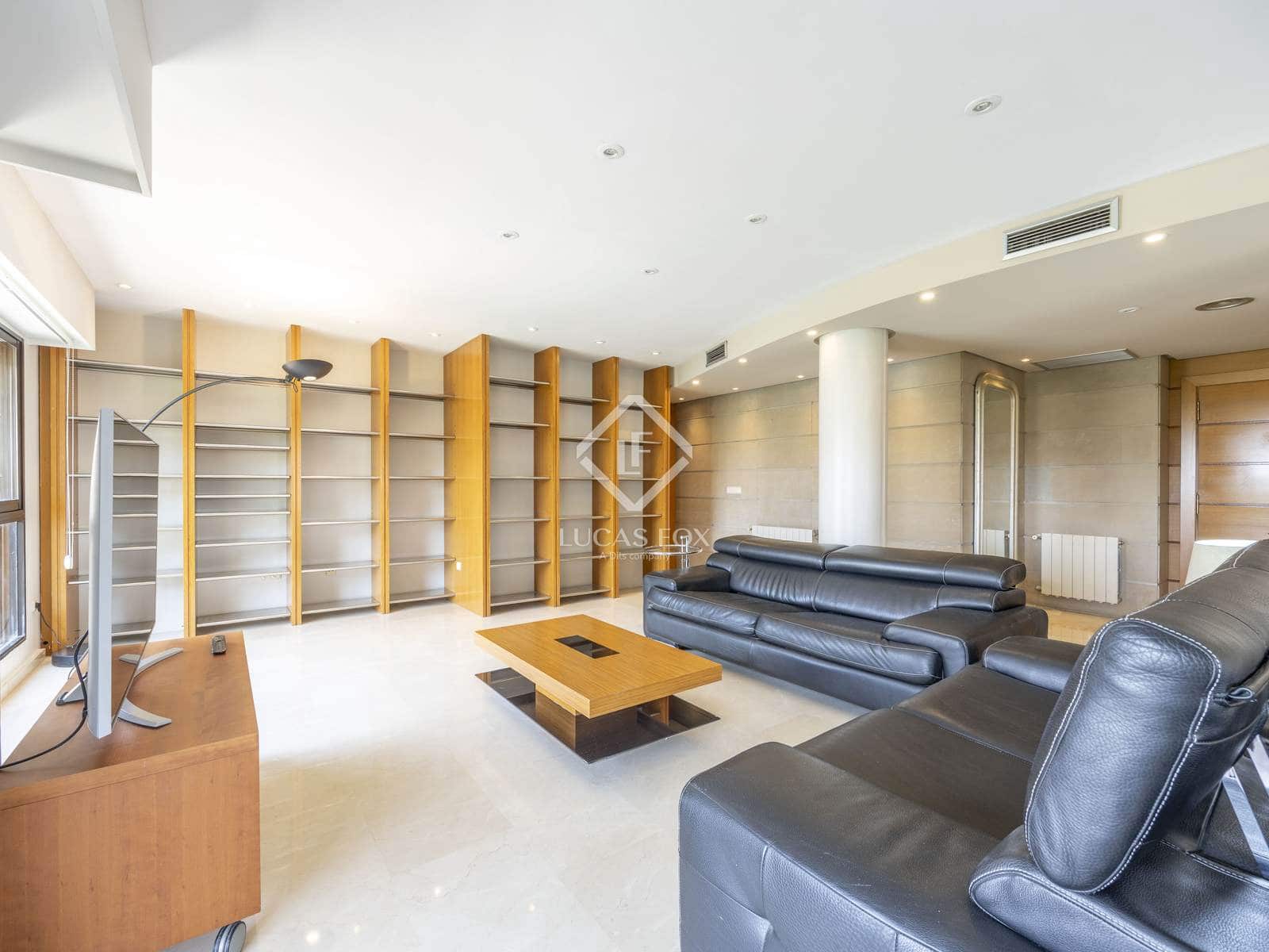 4 bedroom Apartment for rent in Valencia city with pool garage - € 3,500 (Ref: 9088434)