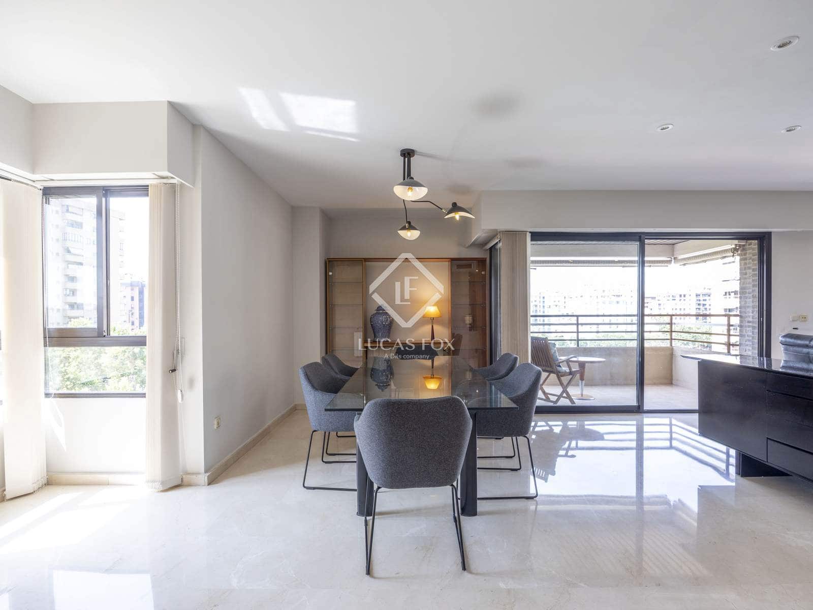 4 bedroom Apartment for rent in Valencia city with pool garage - € 3,500 (Ref: 9088434)