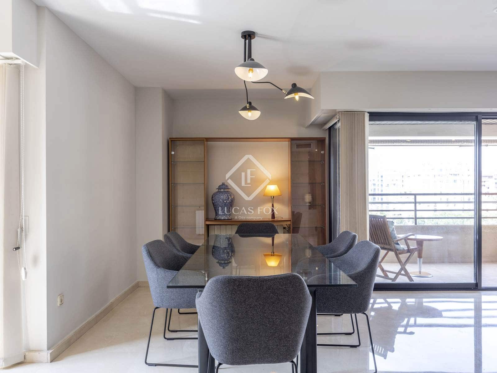 4 bedroom Apartment for rent in Valencia city with pool garage - € 3,500 (Ref: 9088434)