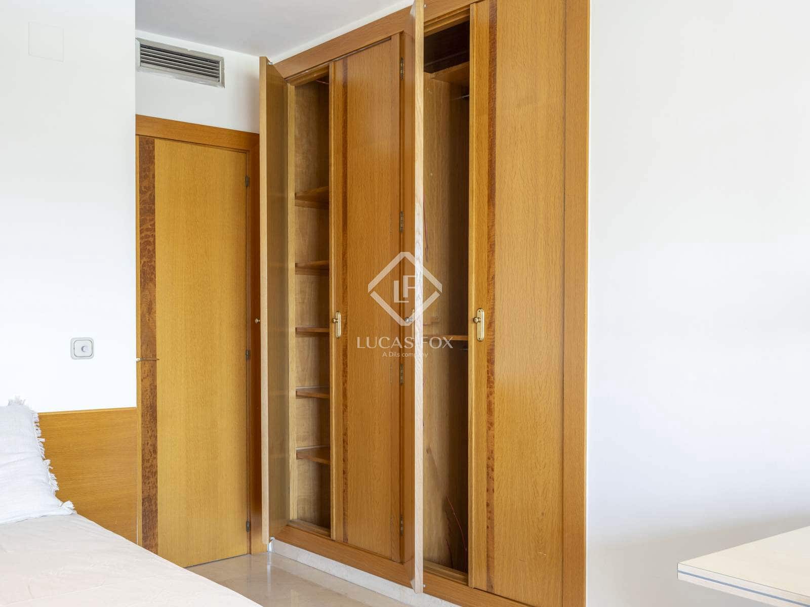 4 bedroom Apartment for rent in Valencia city with pool garage - € 3,500 (Ref: 9088434)