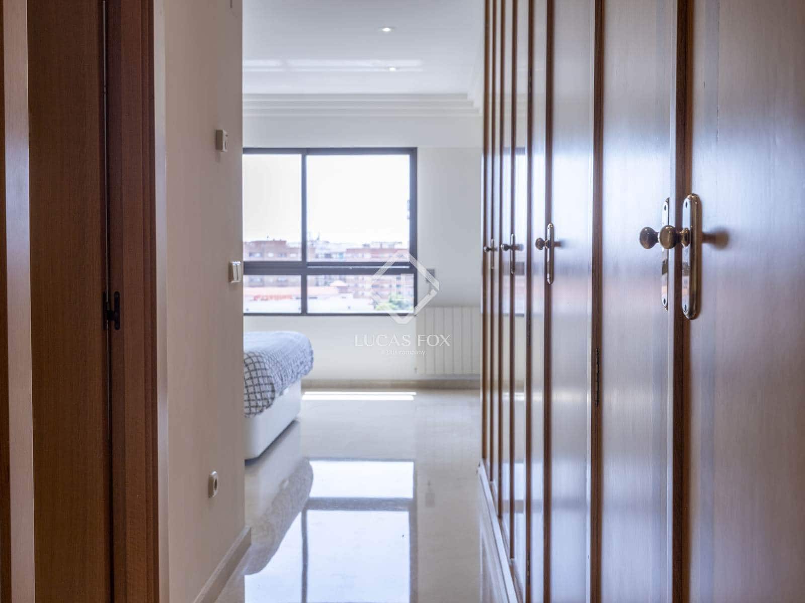4 bedroom Apartment for rent in Valencia city with pool garage - € 3,500 (Ref: 9088434)