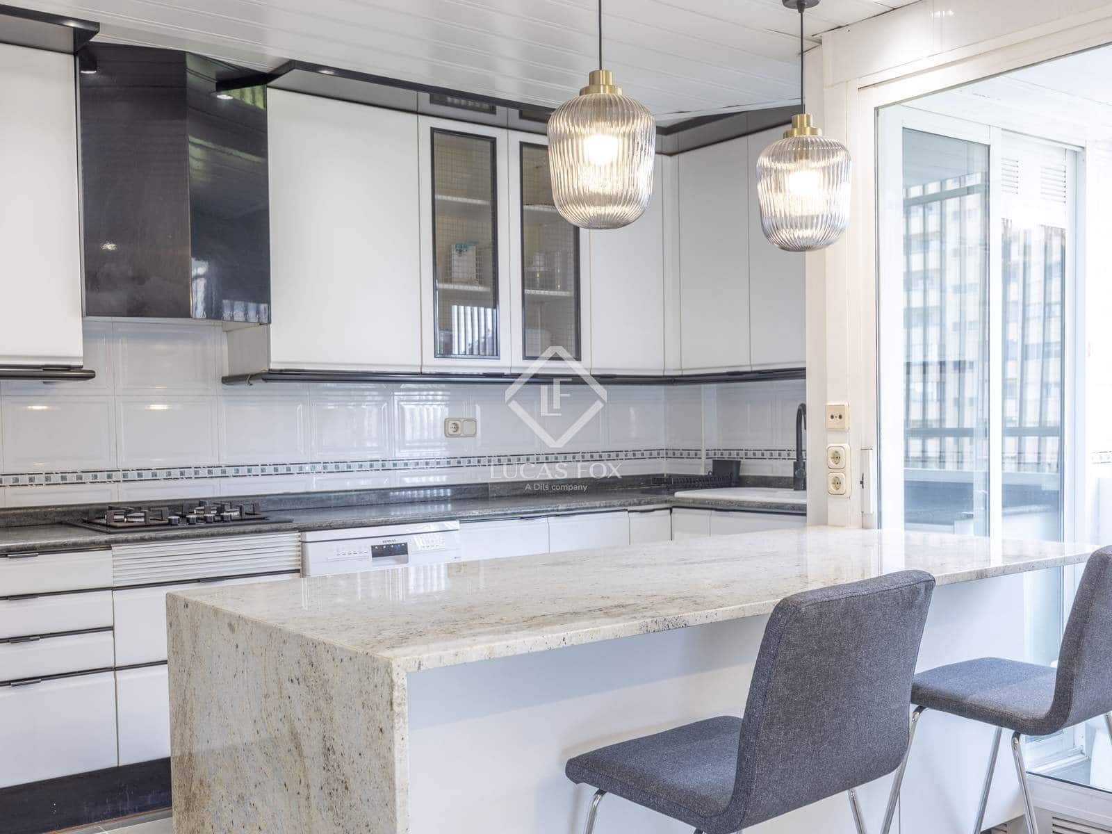 4 bedroom Apartment for rent in Valencia city with pool garage - € 3,500 (Ref: 9088434)