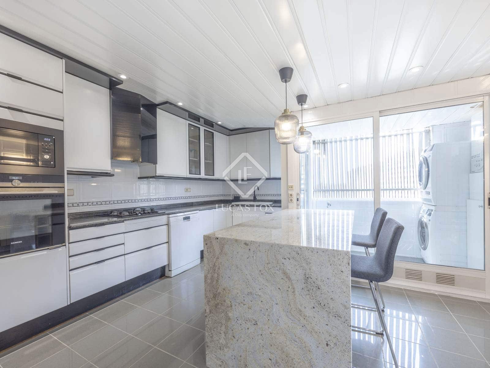 4 bedroom Apartment for rent in Valencia city with pool garage - € 3,500 (Ref: 9088434)