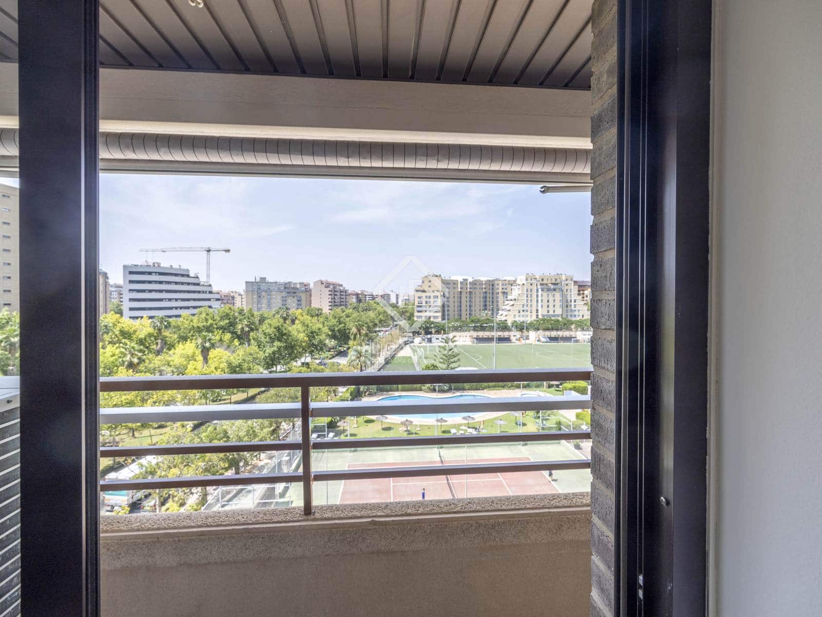 4 bedroom Apartment for rent in Valencia city with pool garage - € 3,500 (Ref: 9088434)