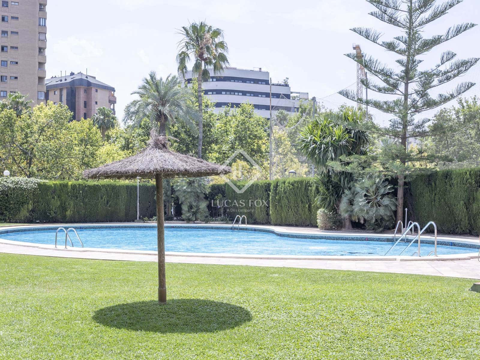 4 bedroom Apartment for rent in Valencia city with pool garage - € 3,500 (Ref: 9088434)