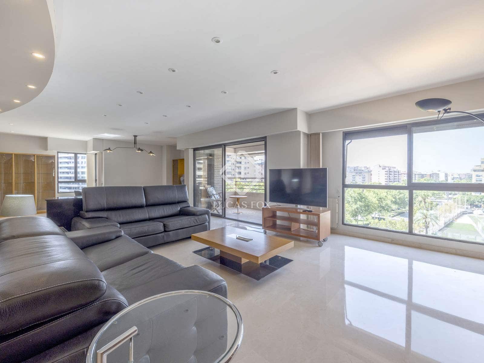 4 bedroom Apartment for rent in Valencia city with pool garage - € 3,500 (Ref: 9088434)
