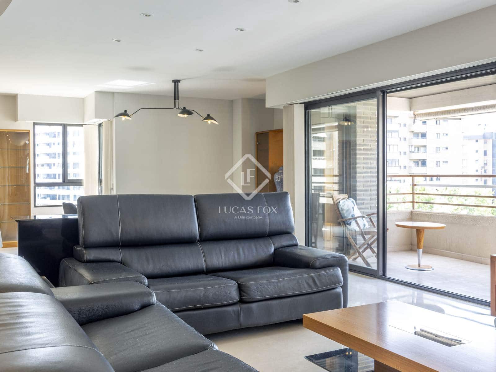 4 bedroom Apartment for rent in Valencia city with pool garage - € 3,500 (Ref: 9088434)