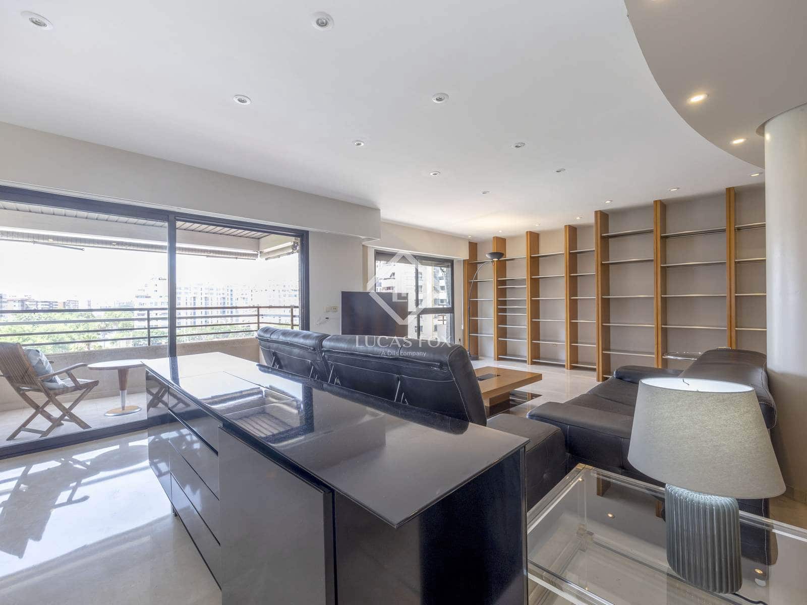 4 bedroom Apartment for rent in Valencia city with pool garage - € 3,500 (Ref: 9088434)