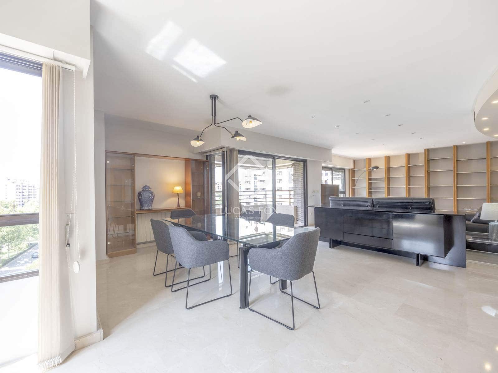 4 bedroom Apartment for rent in Valencia city with pool garage - € 3,500 (Ref: 9088434)