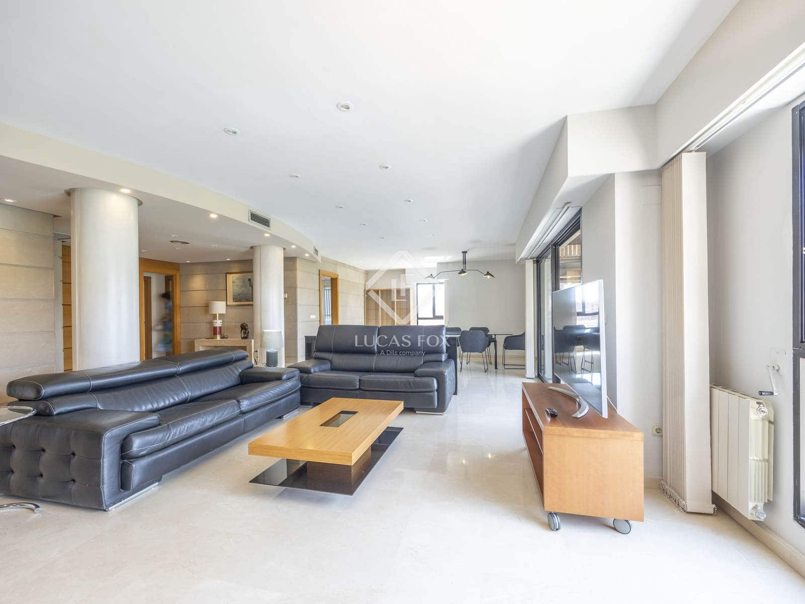 4 bedroom Apartment for rent in Valencia city with pool garage - € 3,500 (Ref: 9088434)