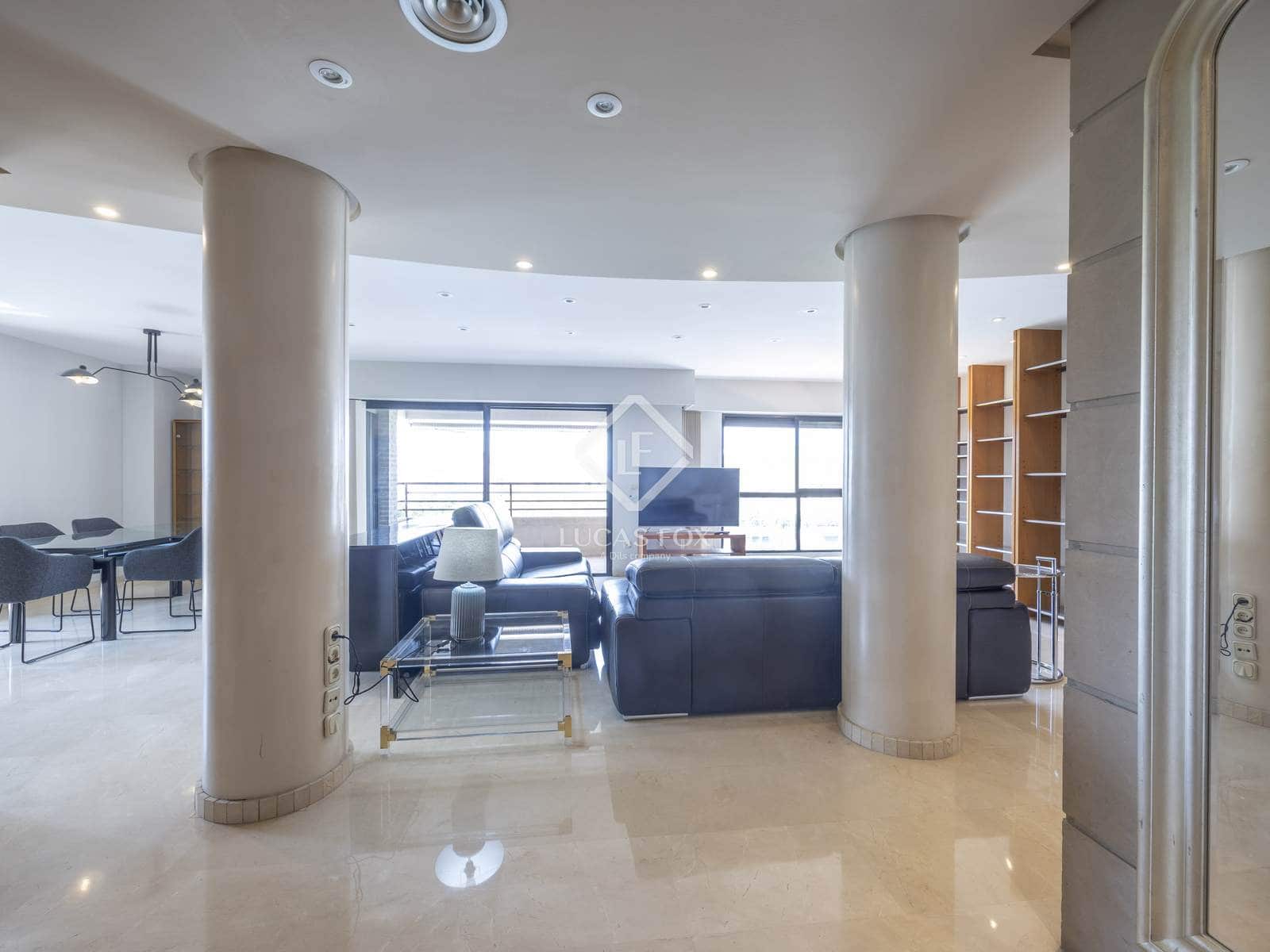 4 bedroom Apartment for rent in Valencia city with pool garage - € 3,500 (Ref: 9088434)