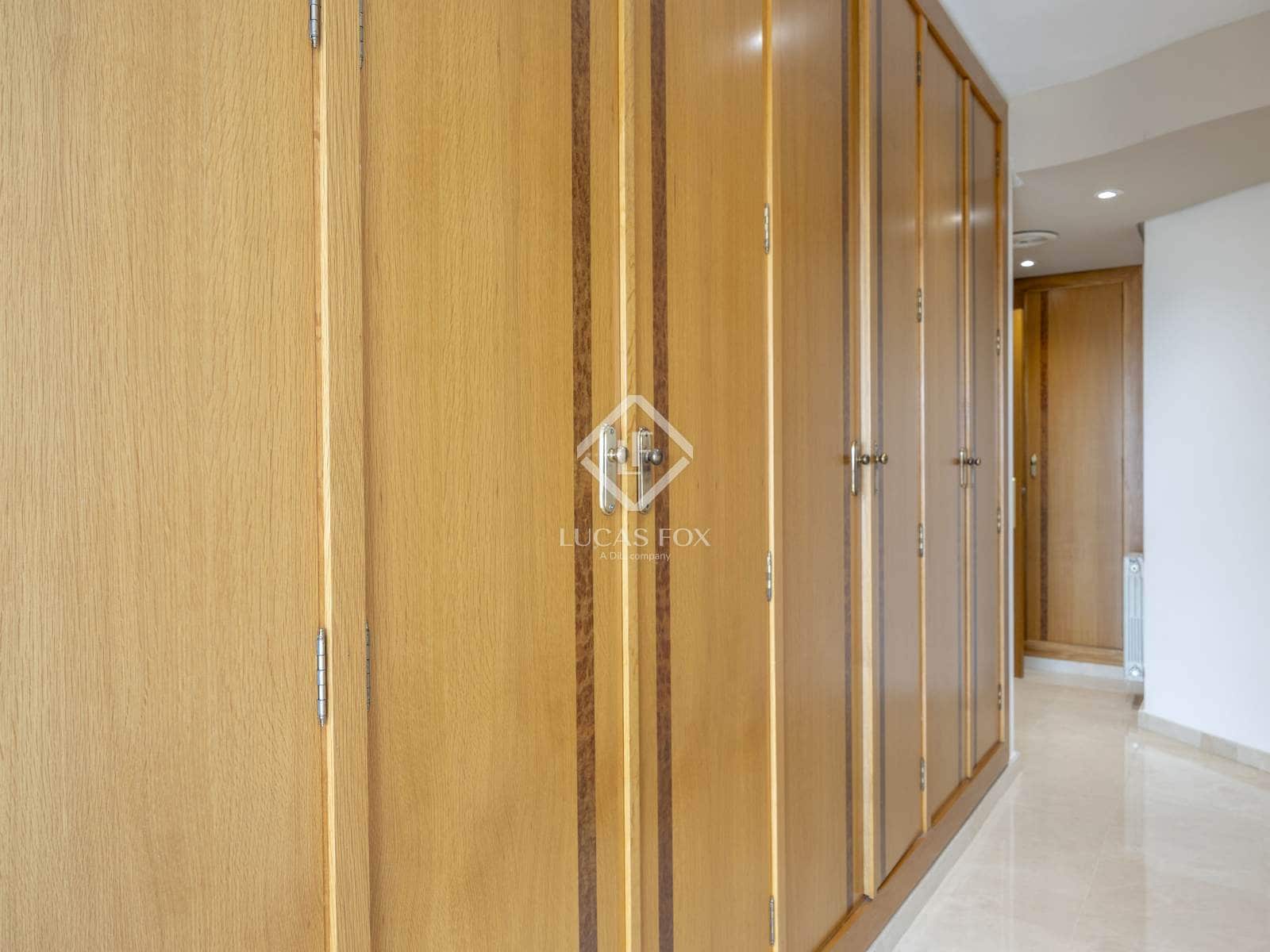 4 bedroom Apartment for rent in Valencia city with pool garage - € 3,500 (Ref: 9088434)