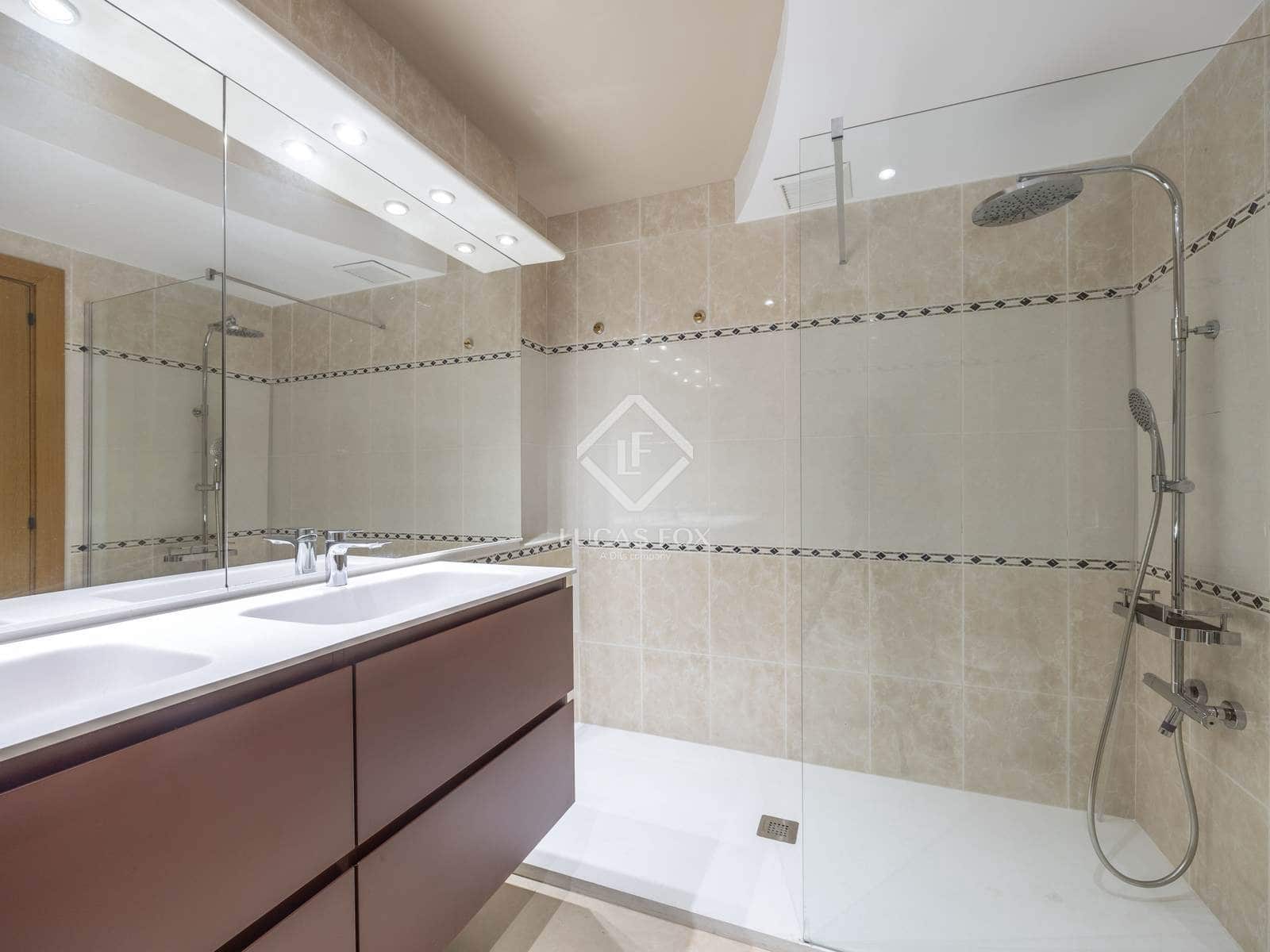4 bedroom Apartment for rent in Valencia city with pool garage - € 3,500 (Ref: 9088434)