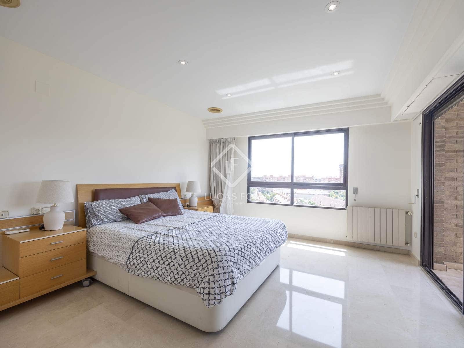 4 bedroom Apartment for rent in Valencia city with pool garage - € 3,500 (Ref: 9088434)