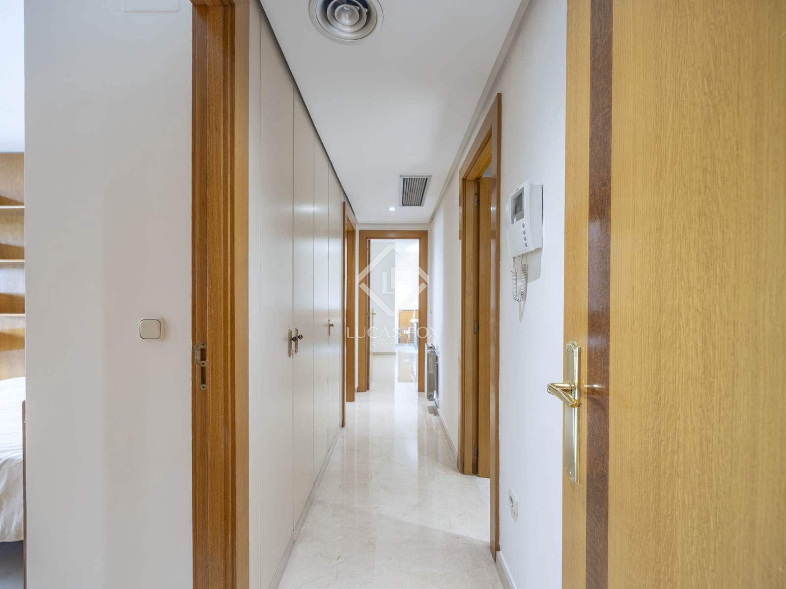4 bedroom Apartment for rent in Valencia city with pool garage - € 3,500 (Ref: 9088434)