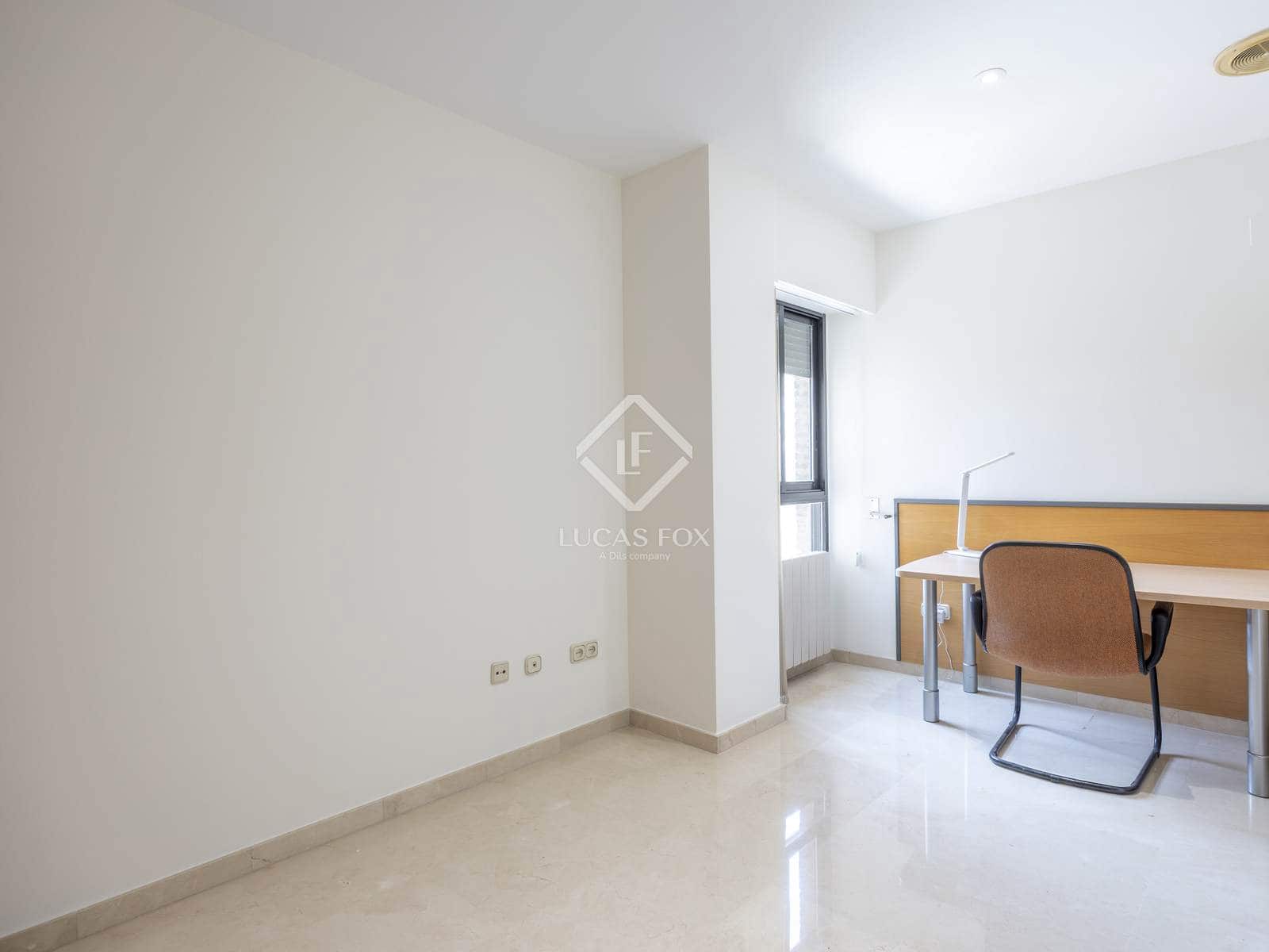4 bedroom Apartment for rent in Valencia city with pool garage - € 3,500 (Ref: 9088434)