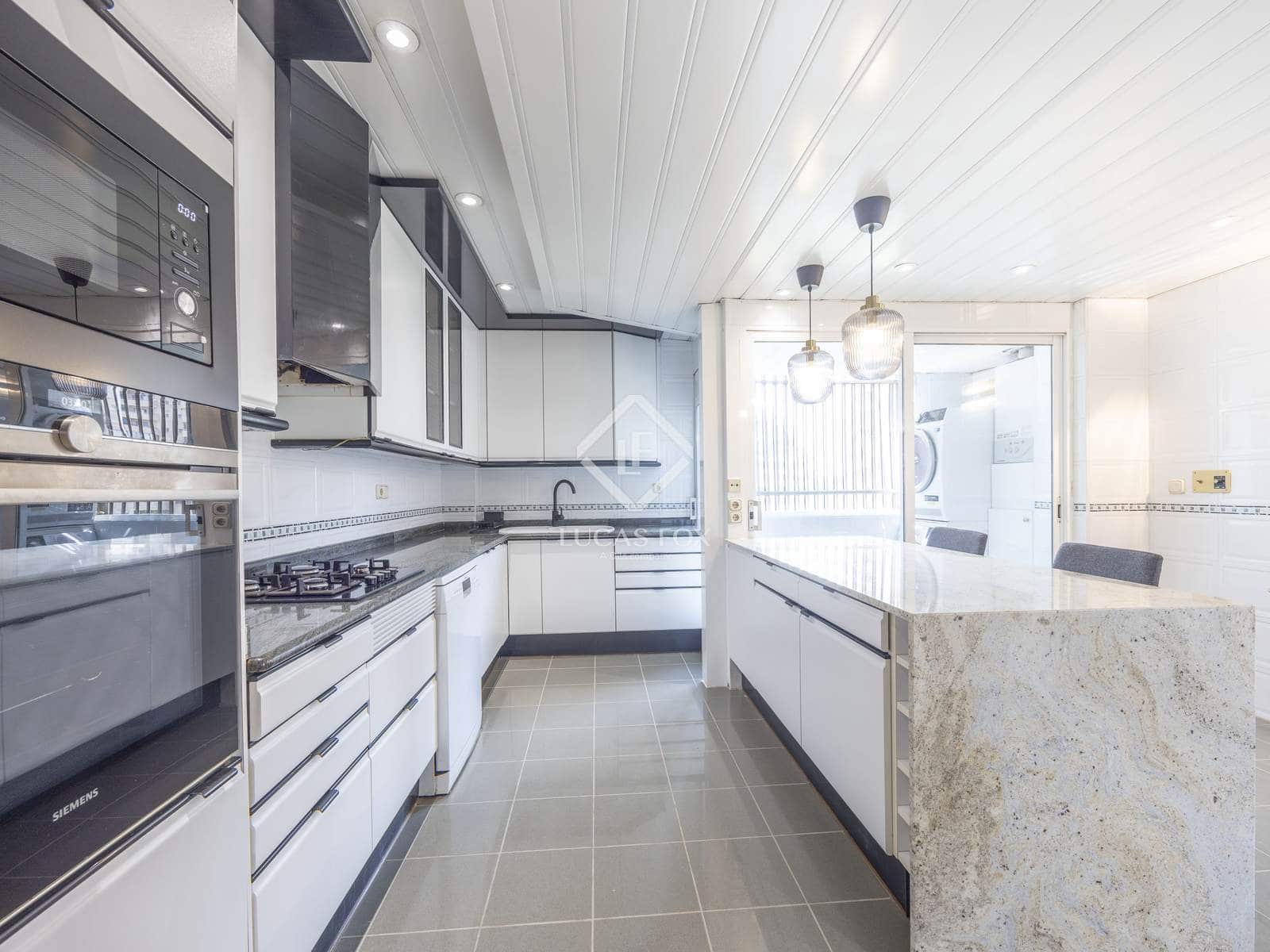 4 bedroom Apartment for rent in Valencia city with pool garage - € 3,500 (Ref: 9088434)