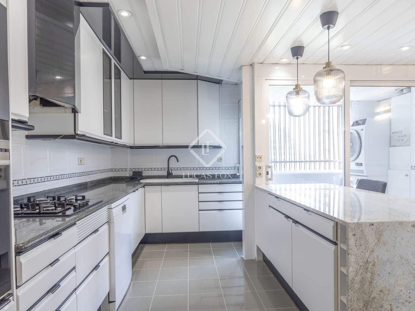 4 bedroom Apartment for rent in Valencia city with pool garage - € 3,500 (Ref: 9088434)