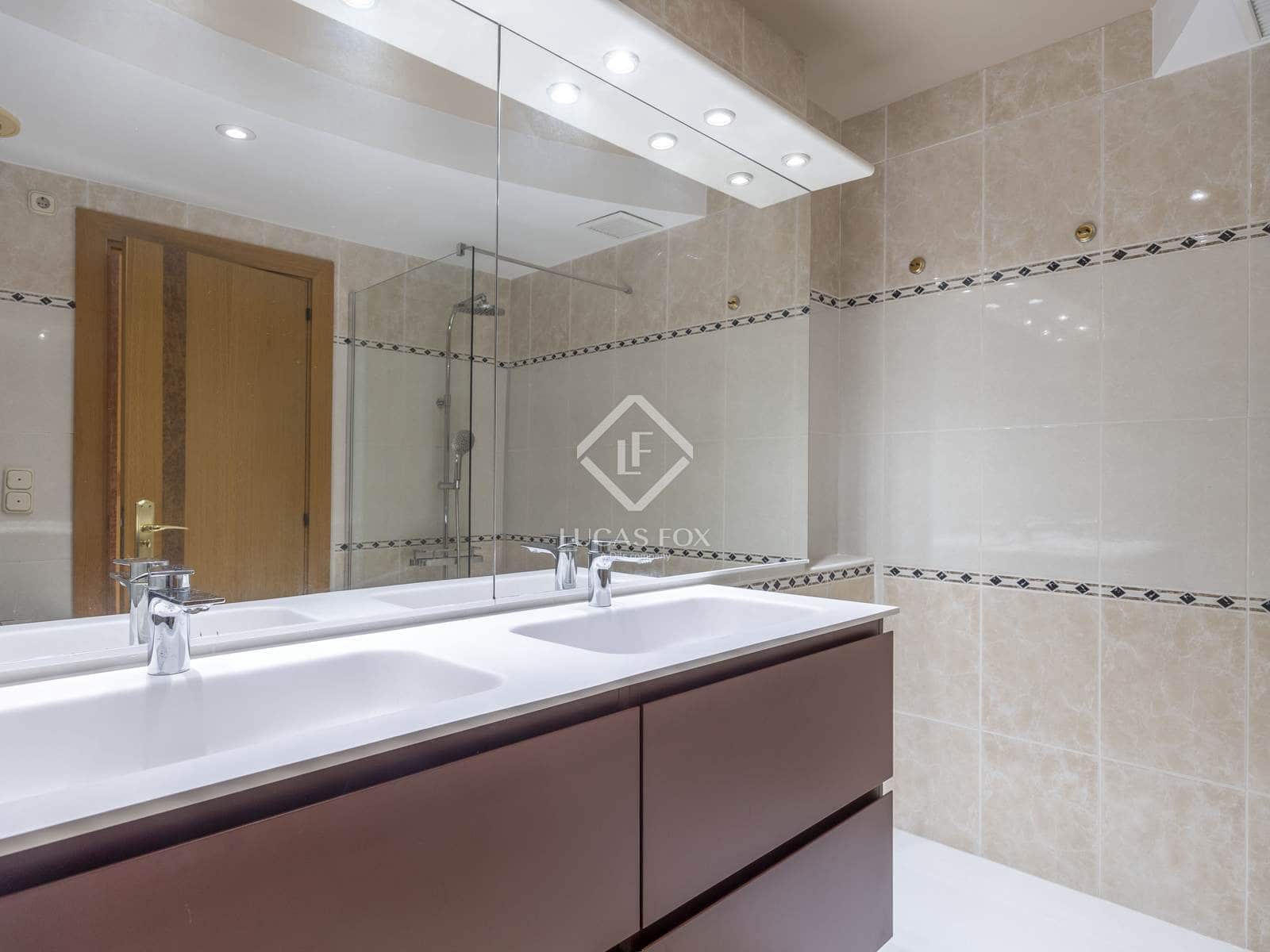 4 bedroom Apartment for rent in Valencia city with pool garage - € 3,500 (Ref: 9088434)