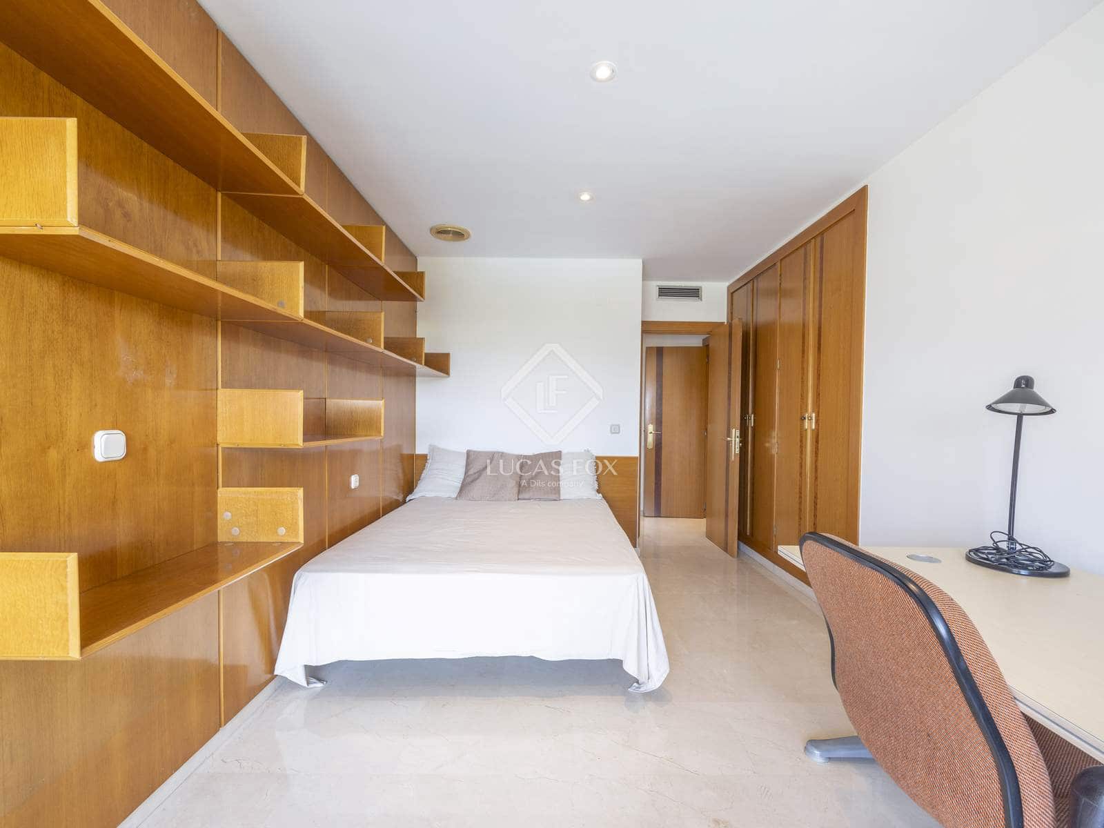 4 bedroom Apartment for rent in Valencia city with pool garage - € 3,500 (Ref: 9088434)