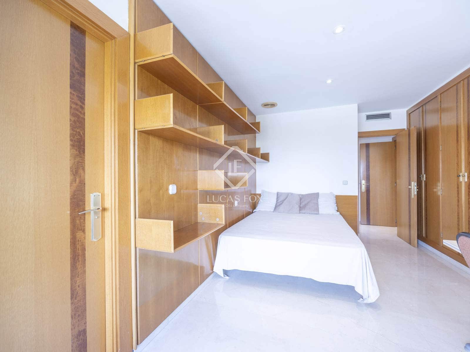 4 bedroom Apartment for rent in Valencia city with pool garage - € 3,500 (Ref: 9088434)