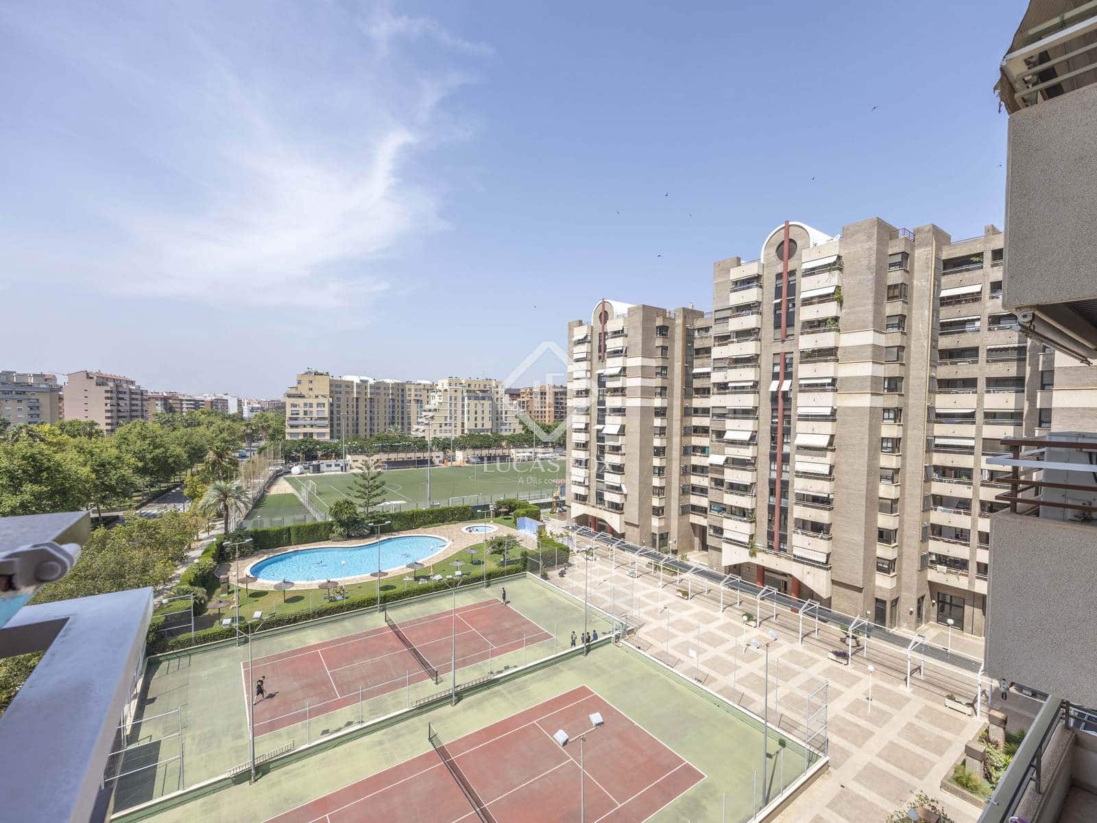 4 bedroom Apartment for rent in Valencia city with pool garage - € 3,500 (Ref: 9088434)