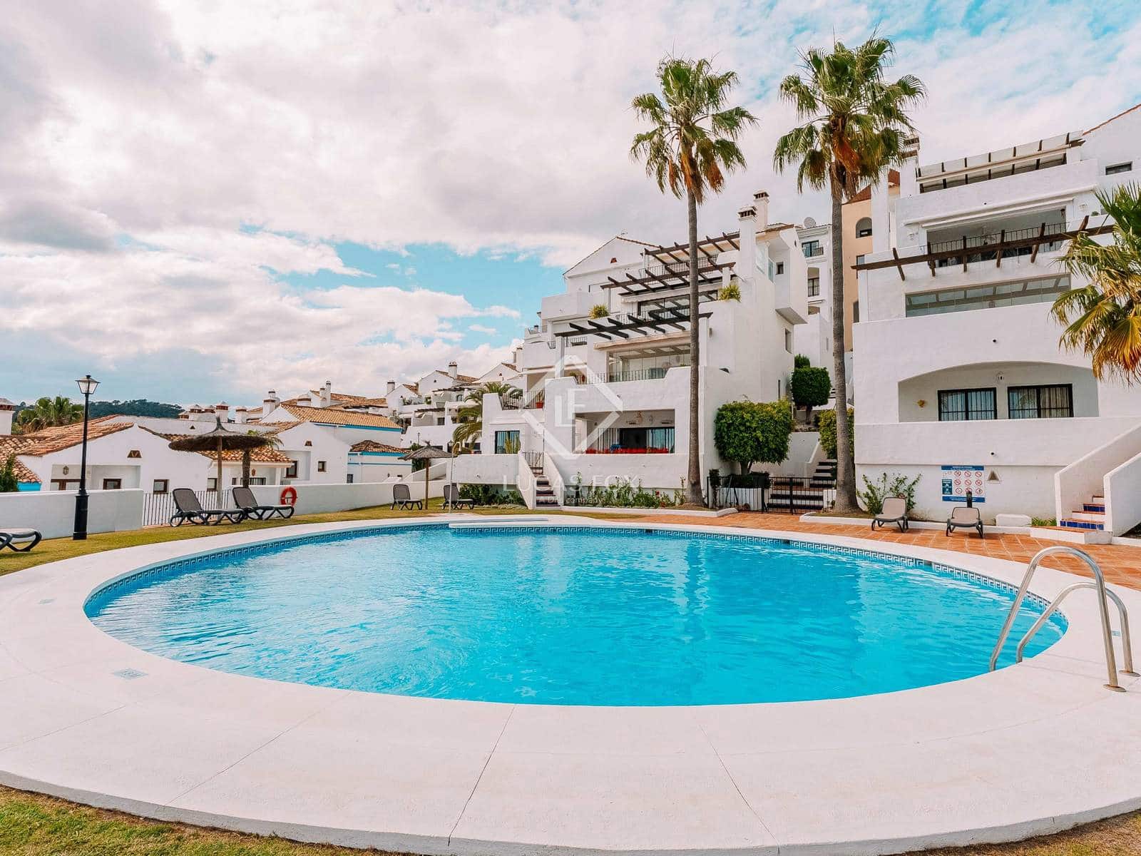 3 bedroom Villa for sale in Benahavis with pool garage - € 649,000 (Ref: 9097055)