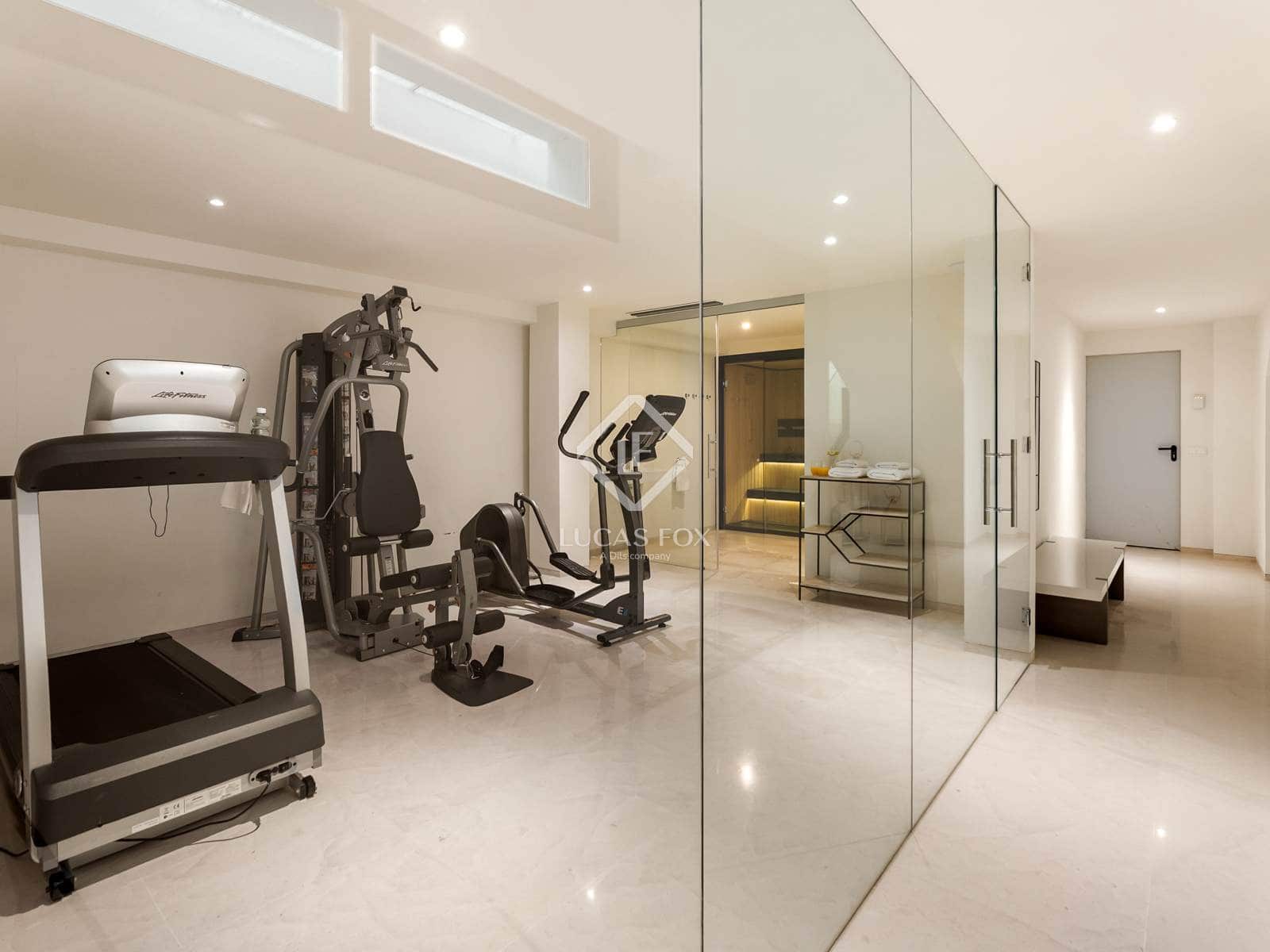 4 bedroom Villa for sale in Estepona with pool garage - € 3,395,000 (Ref: 9097056)