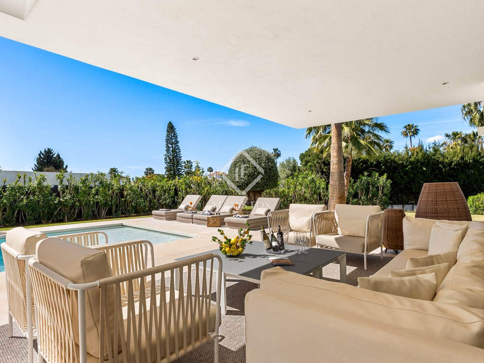 4 bedroom Villa for sale in Estepona with pool garage - € 3,395,000 (Ref: 9097056)