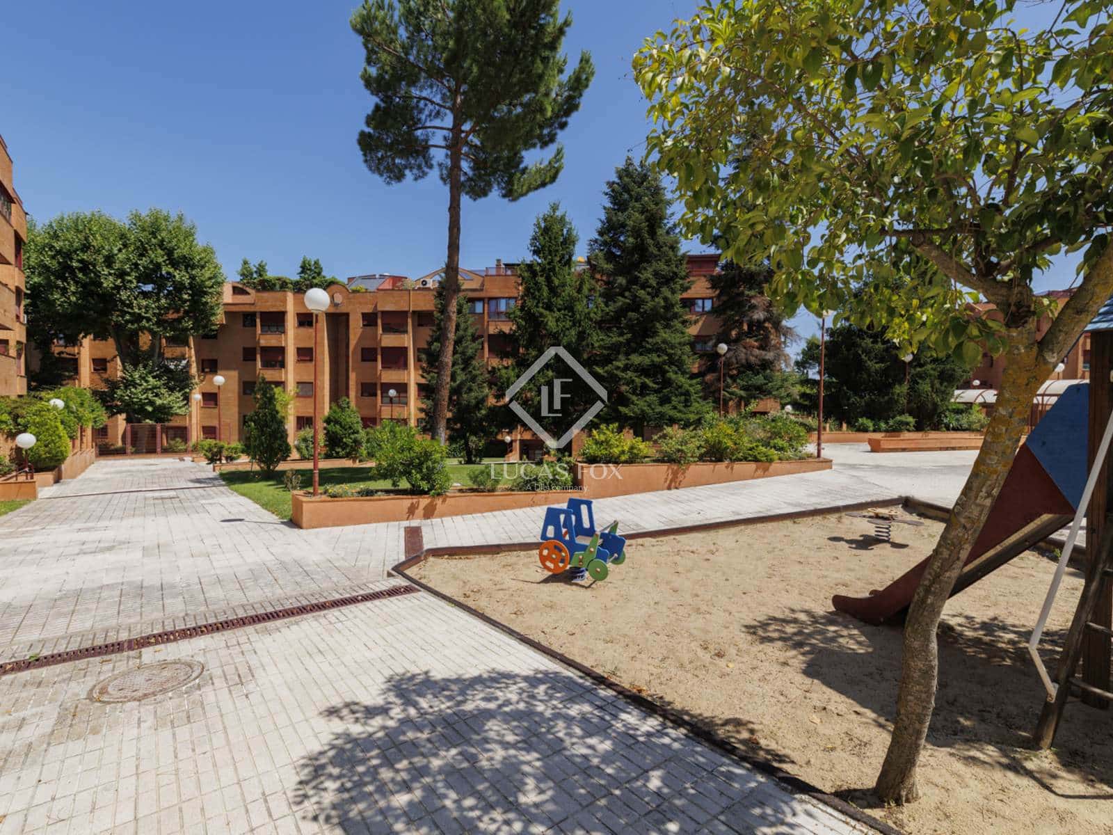 4 soveværelse Penthouse til salg i Pozuelo de Alarcon med swimmingpool garage - € 1.290.000 (Ref: 9097372)