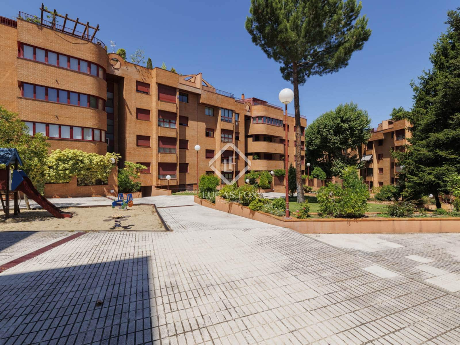 4 soveværelse Penthouse til salg i Pozuelo de Alarcon med swimmingpool garage - € 1.290.000 (Ref: 9097372)