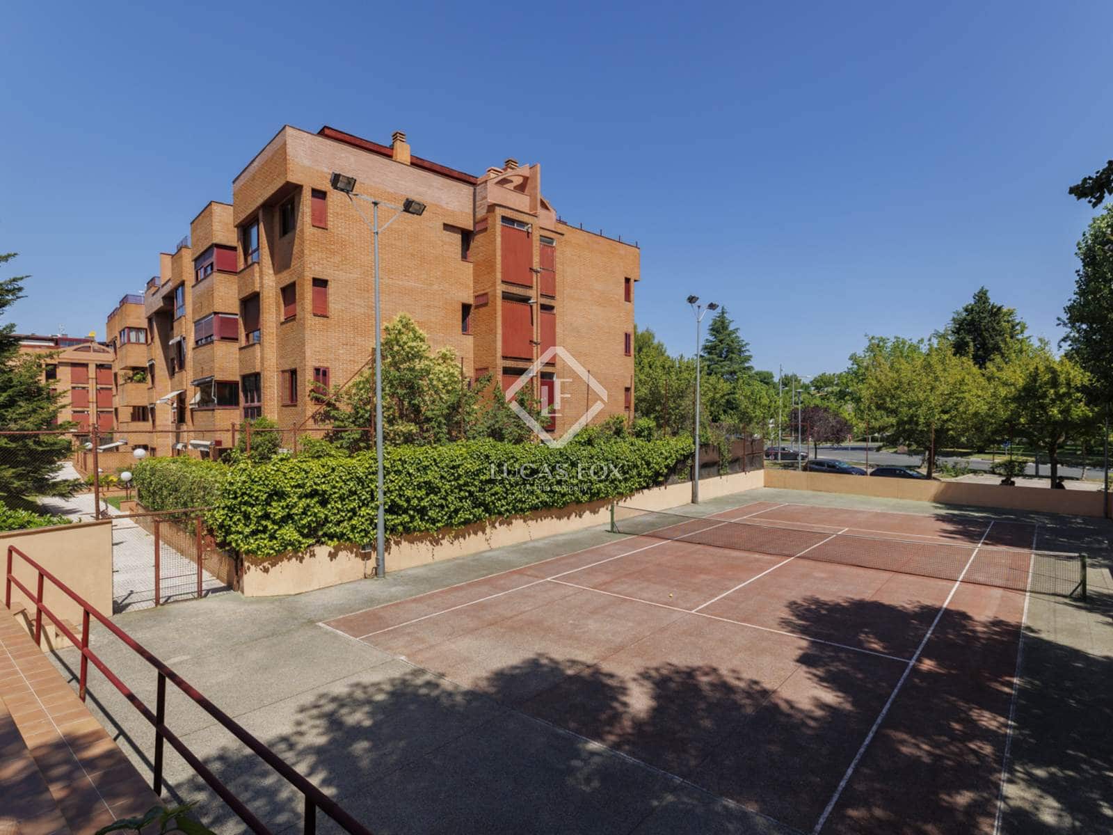 4 soveværelse Penthouse til salg i Pozuelo de Alarcon med swimmingpool garage - € 1.290.000 (Ref: 9097372)