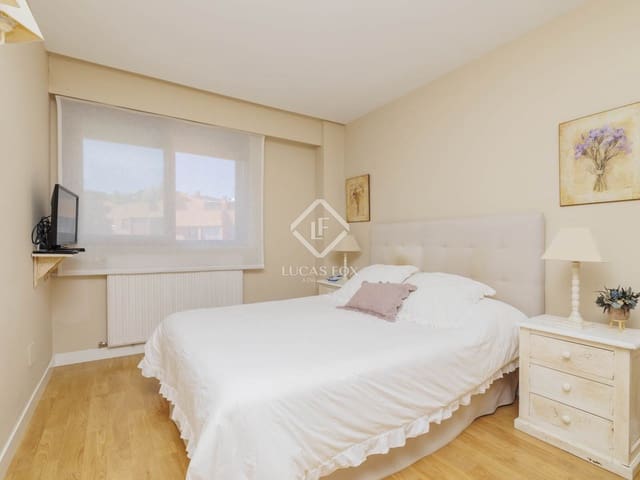 4 sypialnia Penthouse na sprzedaż w Pozuelo de Alarcón z basenem garażem - 1 290 000 € (Ref: 9097372)