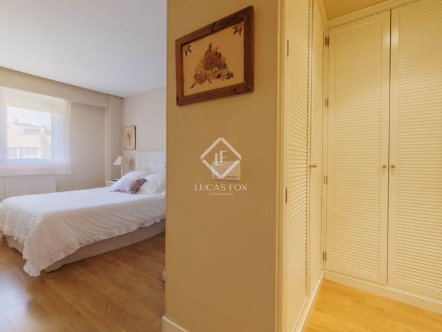 4 sypialnia Penthouse na sprzedaż w Pozuelo de Alarcón z basenem garażem - 1 290 000 € (Ref: 9097372)