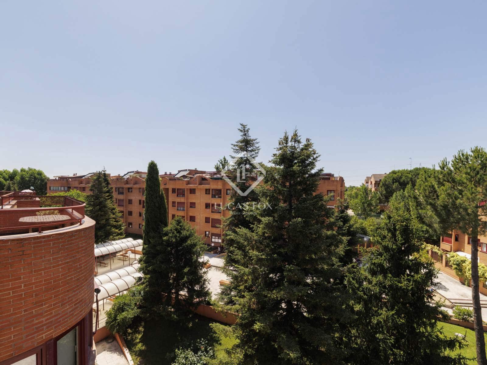 4 soveværelse Penthouse til salg i Pozuelo de Alarcon med swimmingpool garage - € 1.290.000 (Ref: 9097372)