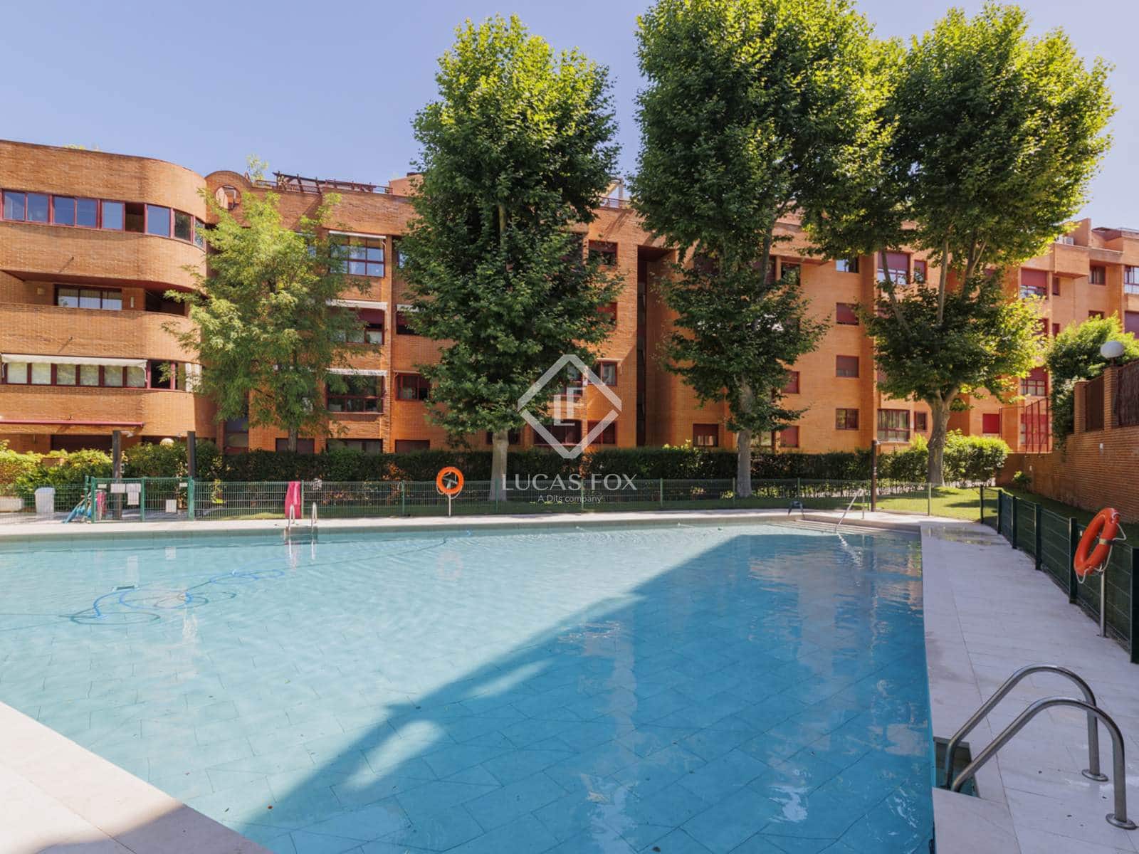 4 soveværelse Penthouse til salg i Pozuelo de Alarcon med swimmingpool garage - € 1.290.000 (Ref: 9097372)