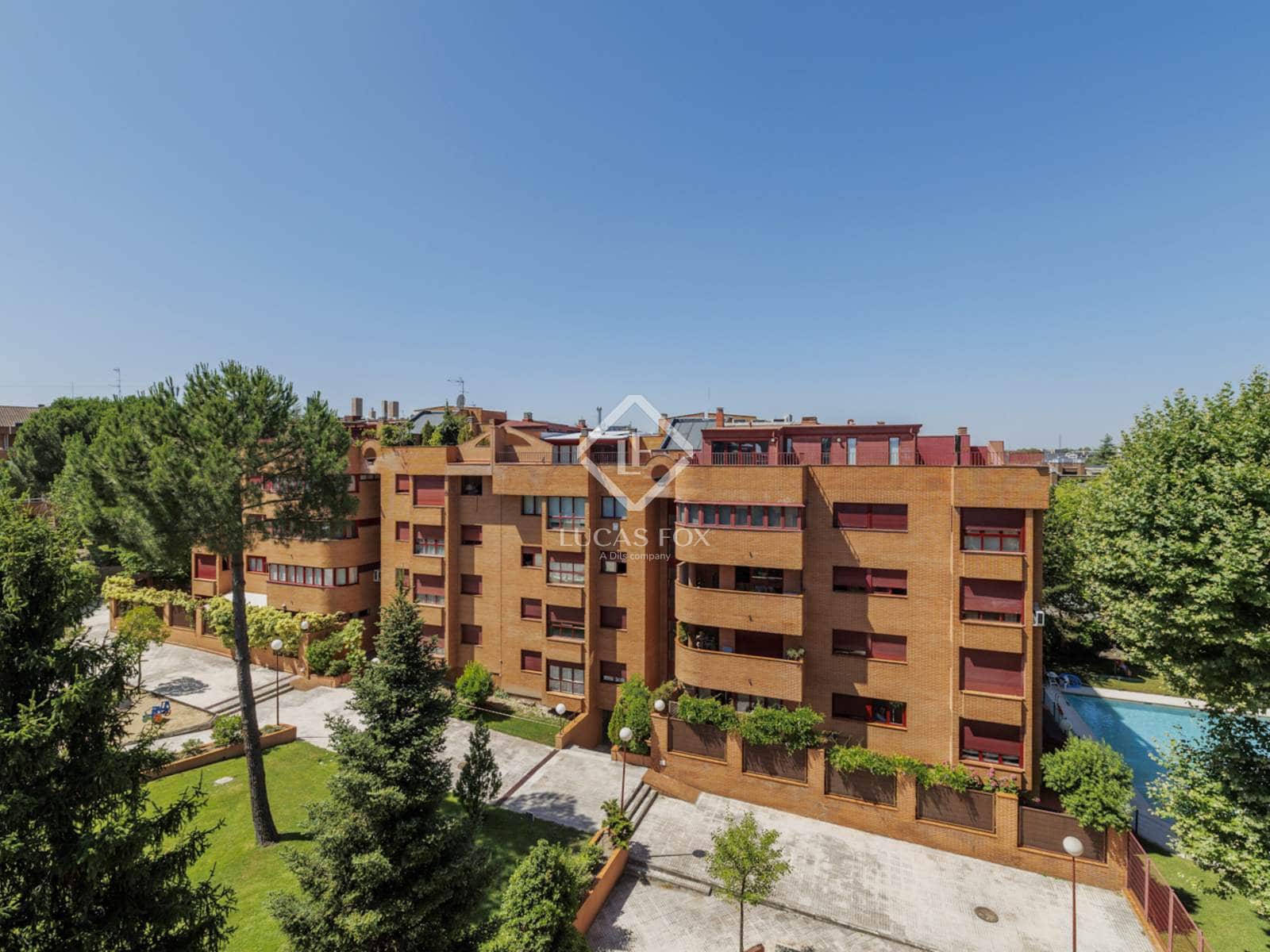 4 soveværelse Penthouse til salg i Pozuelo de Alarcon med swimmingpool garage - € 1.290.000 (Ref: 9097372)