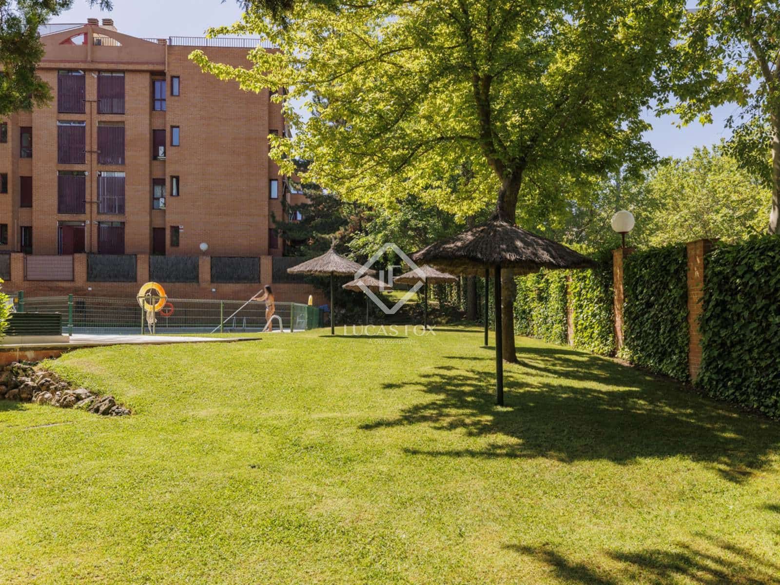 4 soveværelse Penthouse til salg i Pozuelo de Alarcon med swimmingpool garage - € 1.290.000 (Ref: 9097372)