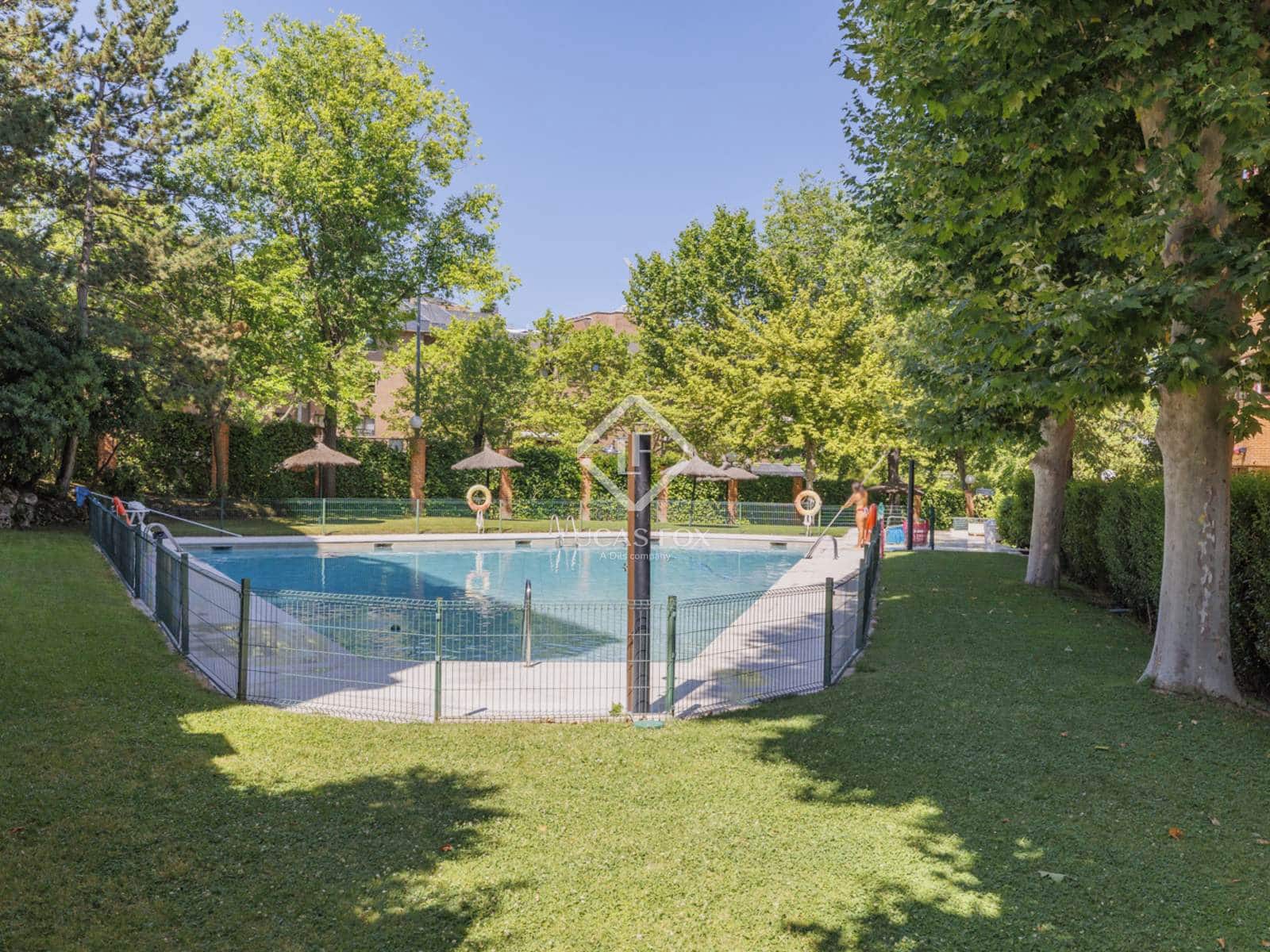 4 soveværelse Penthouse til salg i Pozuelo de Alarcon med swimmingpool garage - € 1.290.000 (Ref: 9097372)