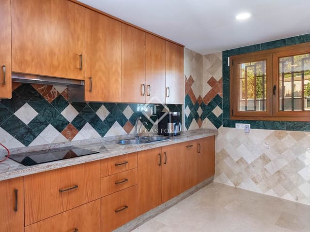 4 makuuhuone Huvila myytävänä paikassa Calonge i Sant Antoni mukana uima-altaan 
autotalli - 1 125 000 € (Ref: 9097666)