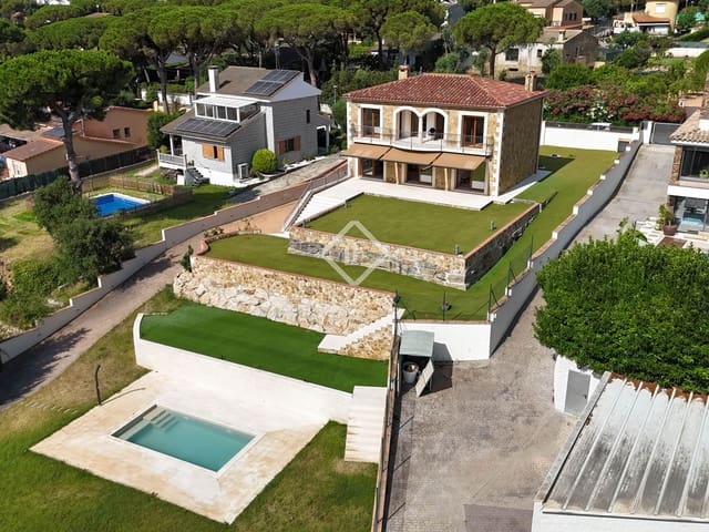 4 makuuhuone Huvila myytävänä paikassa Calonge i Sant Antoni mukana uima-altaan 
autotalli - 1 125 000 € (Ref: 9097666)