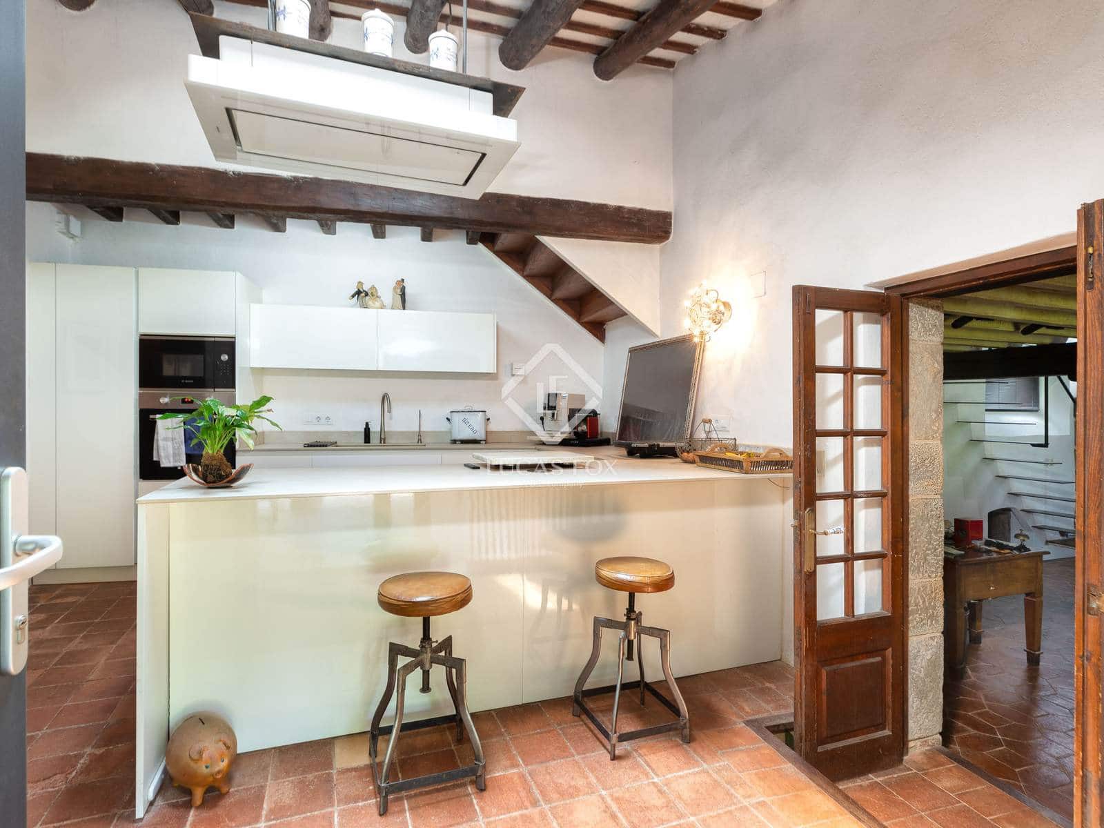 2 soveværelse Finca/Landehus til salg i Vilopriu med swimmingpool - € 790.000 (Ref: 9097749)