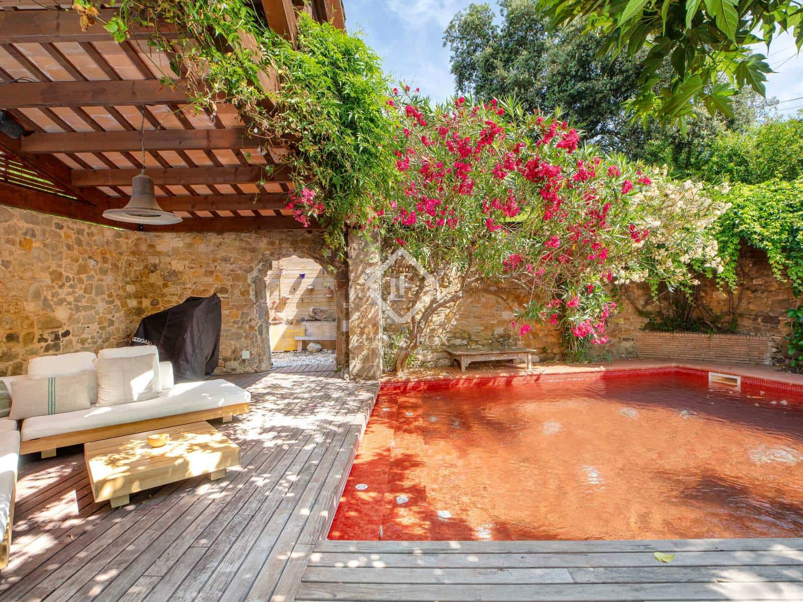 2 soveværelse Finca/Landehus til salg i Vilopriu med swimmingpool - € 790.000 (Ref: 9097749)