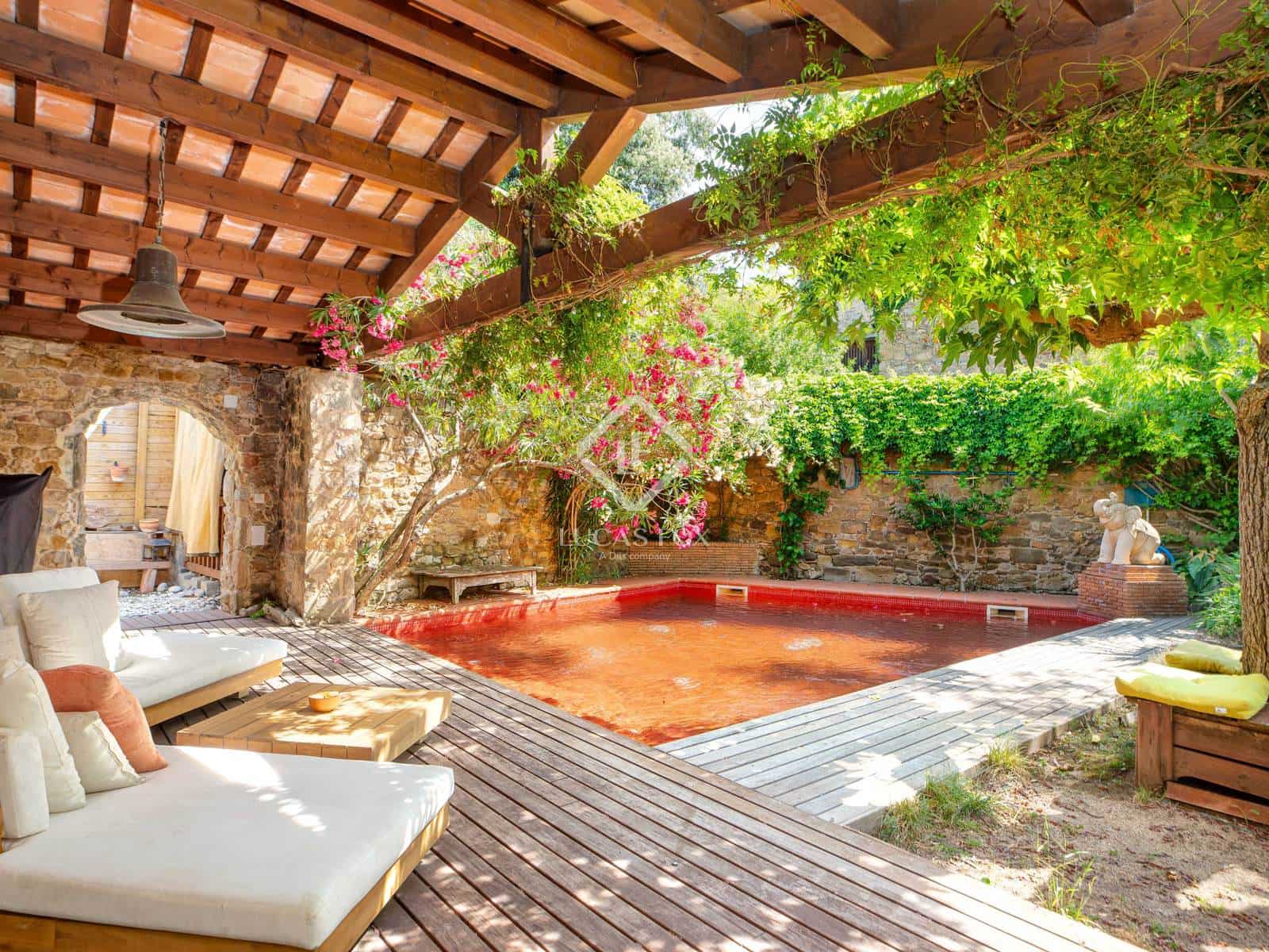 2 soveværelse Finca/Landehus til salg i Vilopriu med swimmingpool - € 790.000 (Ref: 9097749)